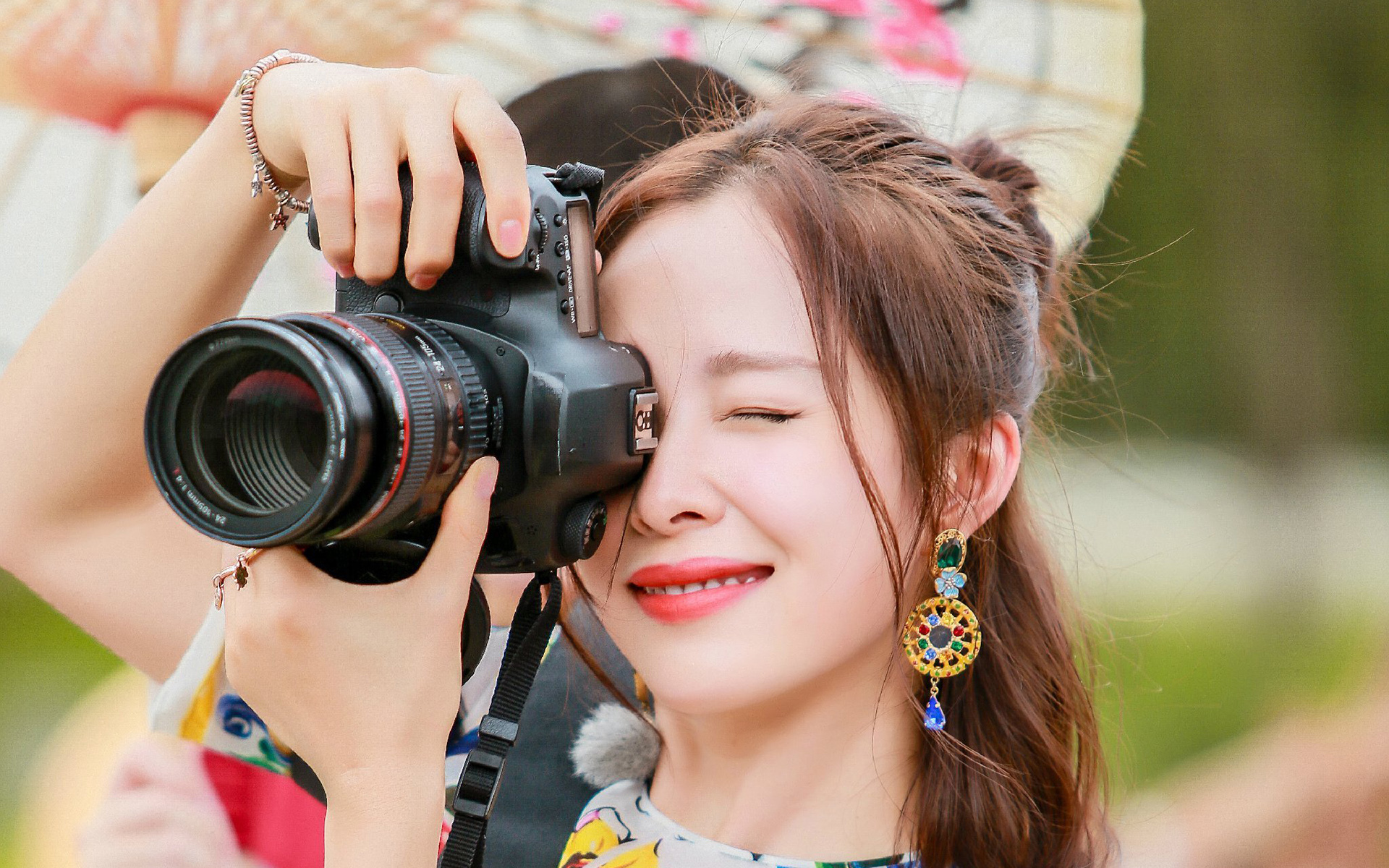 江一燕 演员 音乐创作人 摄影爱好者  支教老师  气质美女   明星