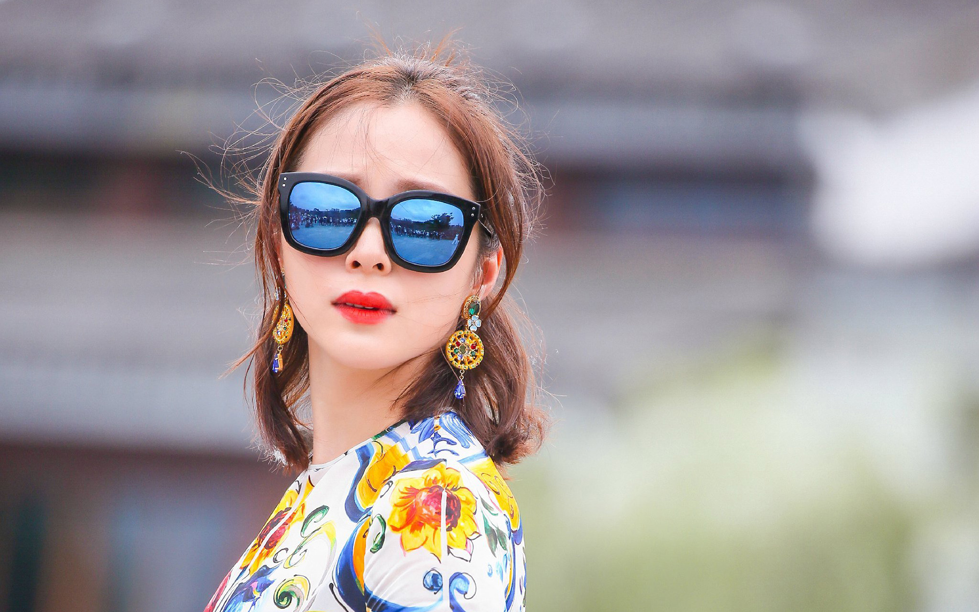 江一燕 演员  摄影爱好者  支教老师  气质美女   明星