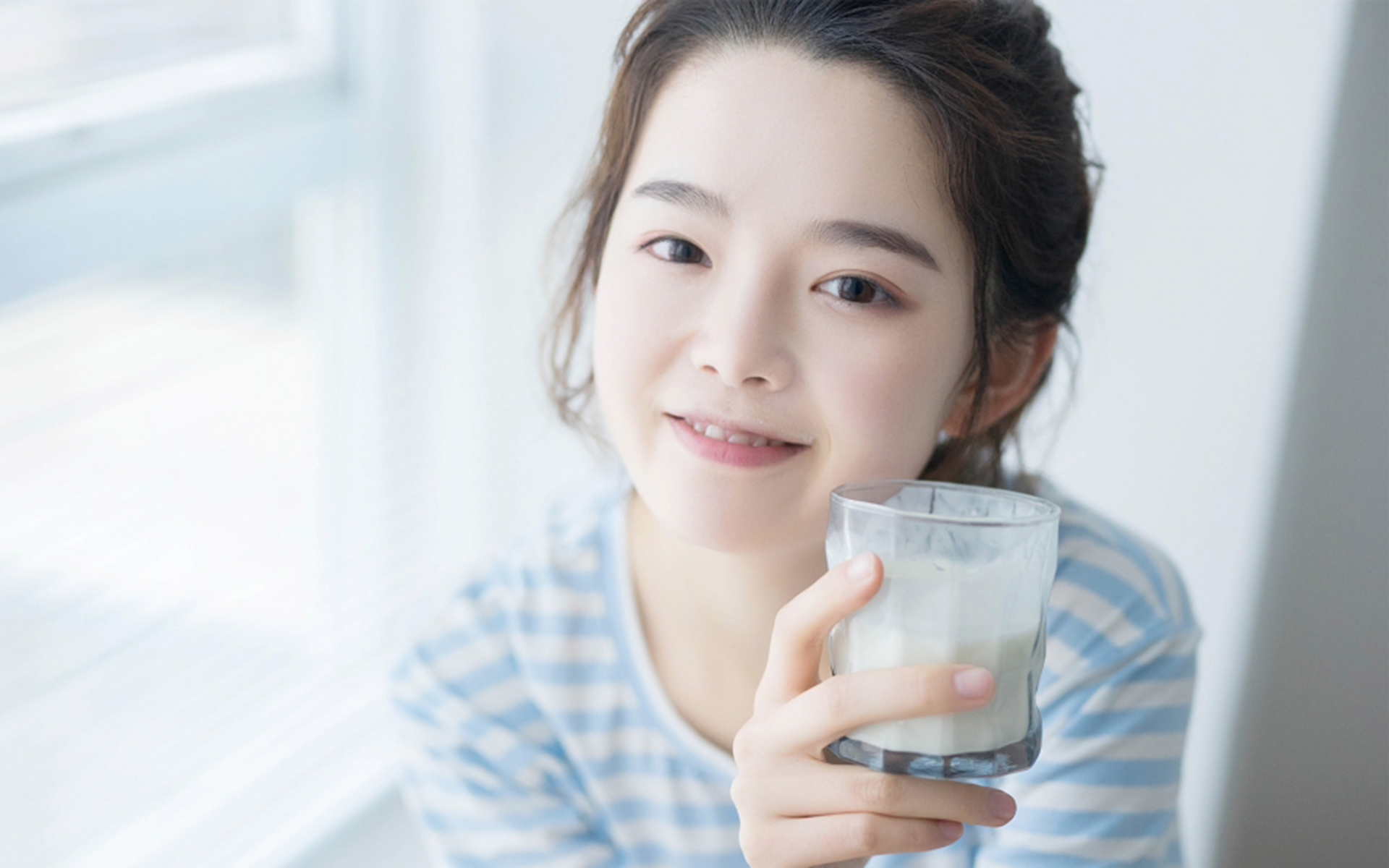 清纯   短发俏皮少女