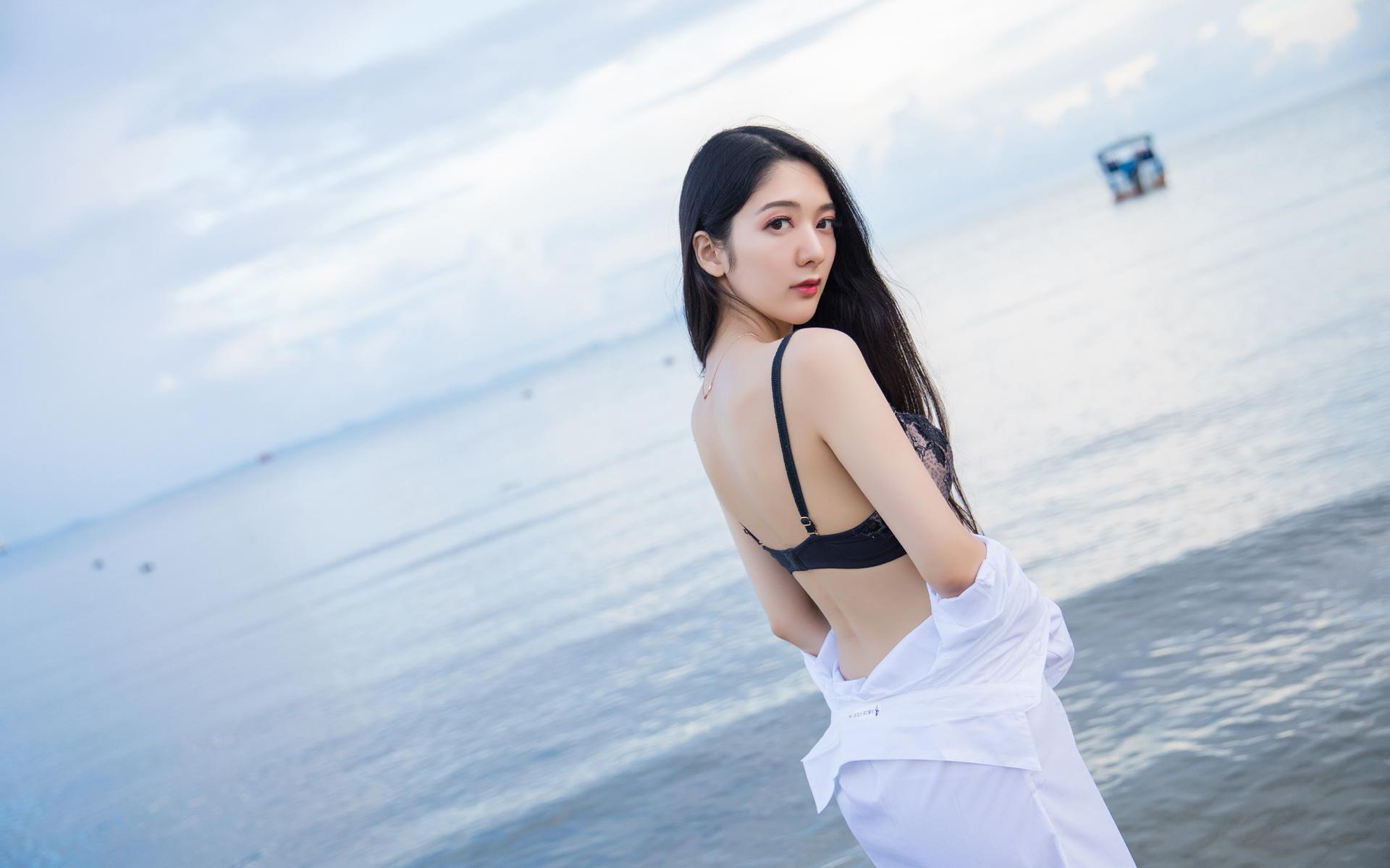 性感女神 性感  露背