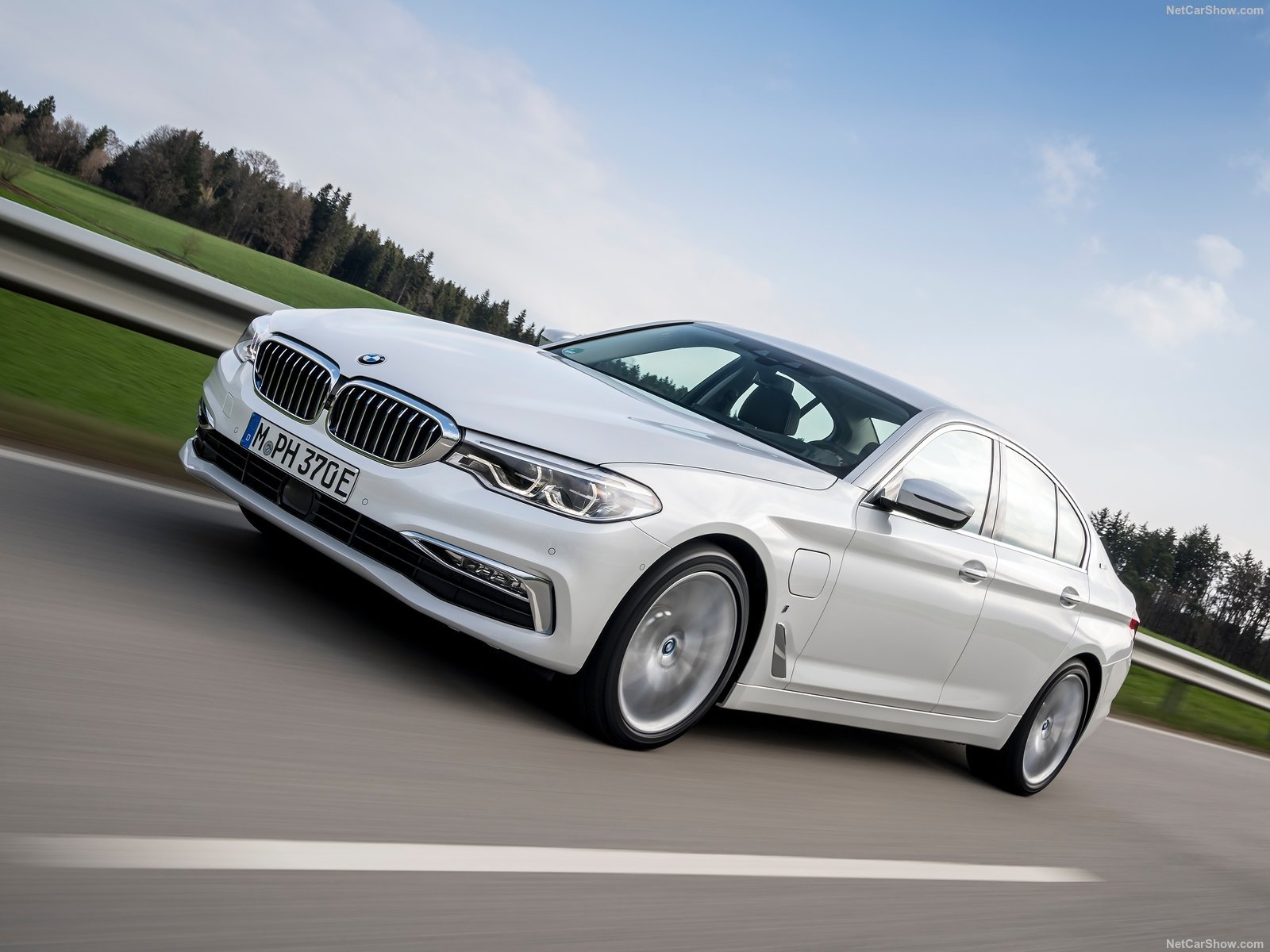 汽车 轿车 宝马 BMW 530E