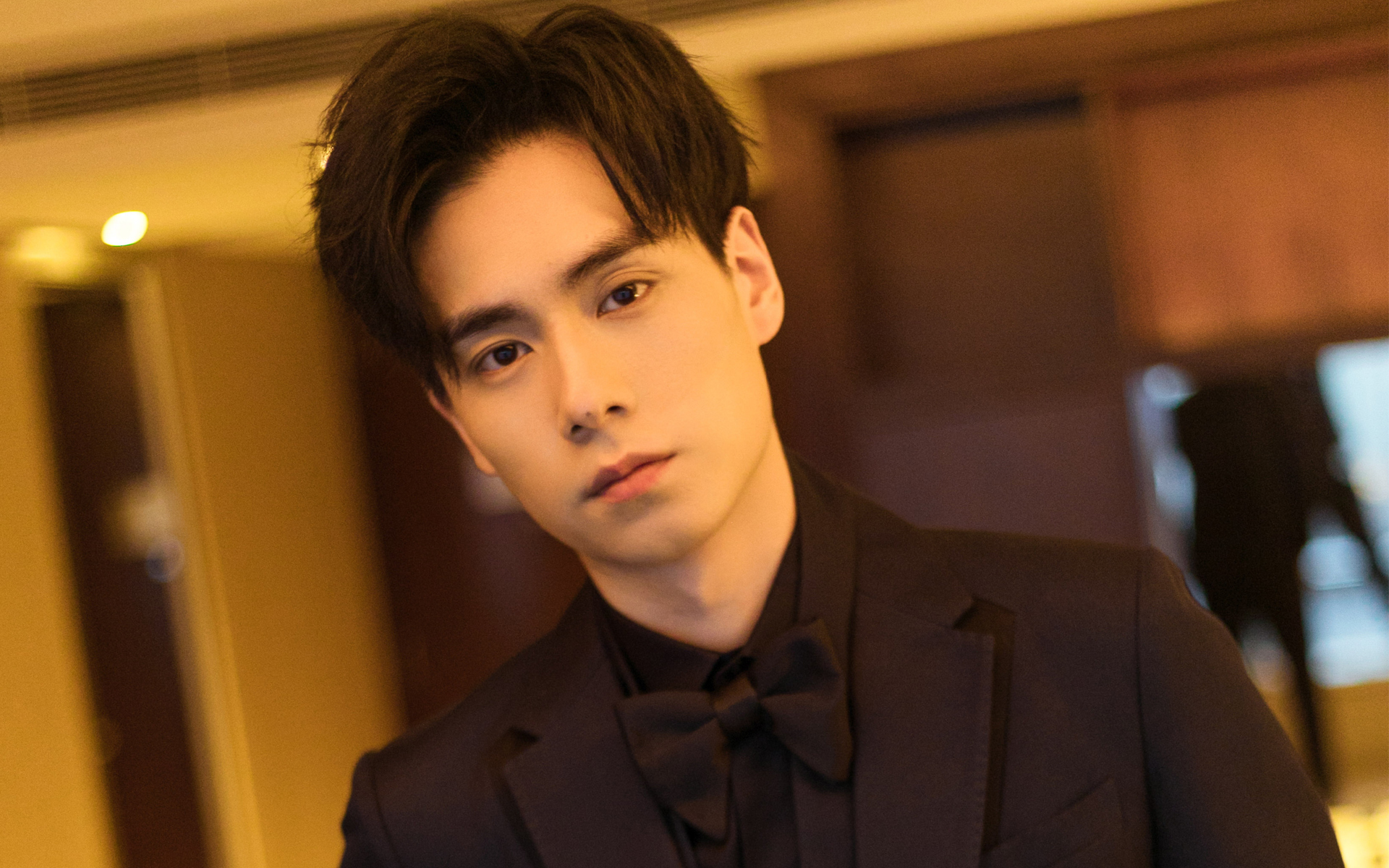 内地明星 胡一天