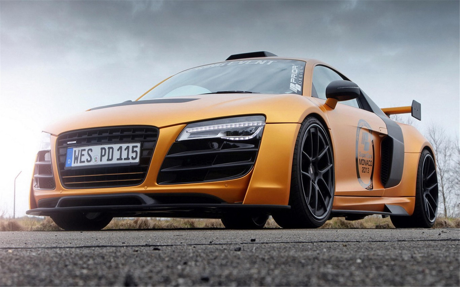 奥迪 TT 橘黄色跑车