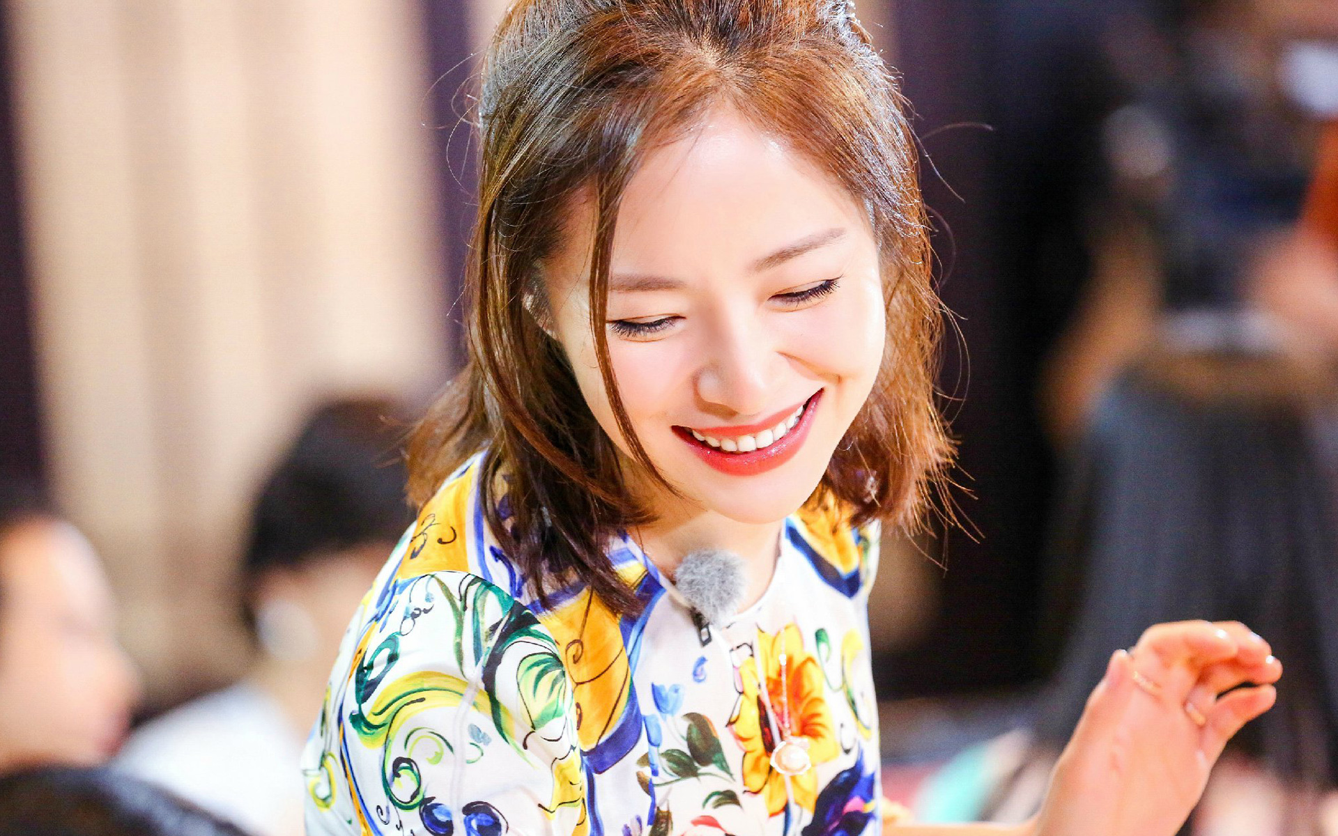 江一燕 演员  摄影爱好者  支教老师  气质美女   明星