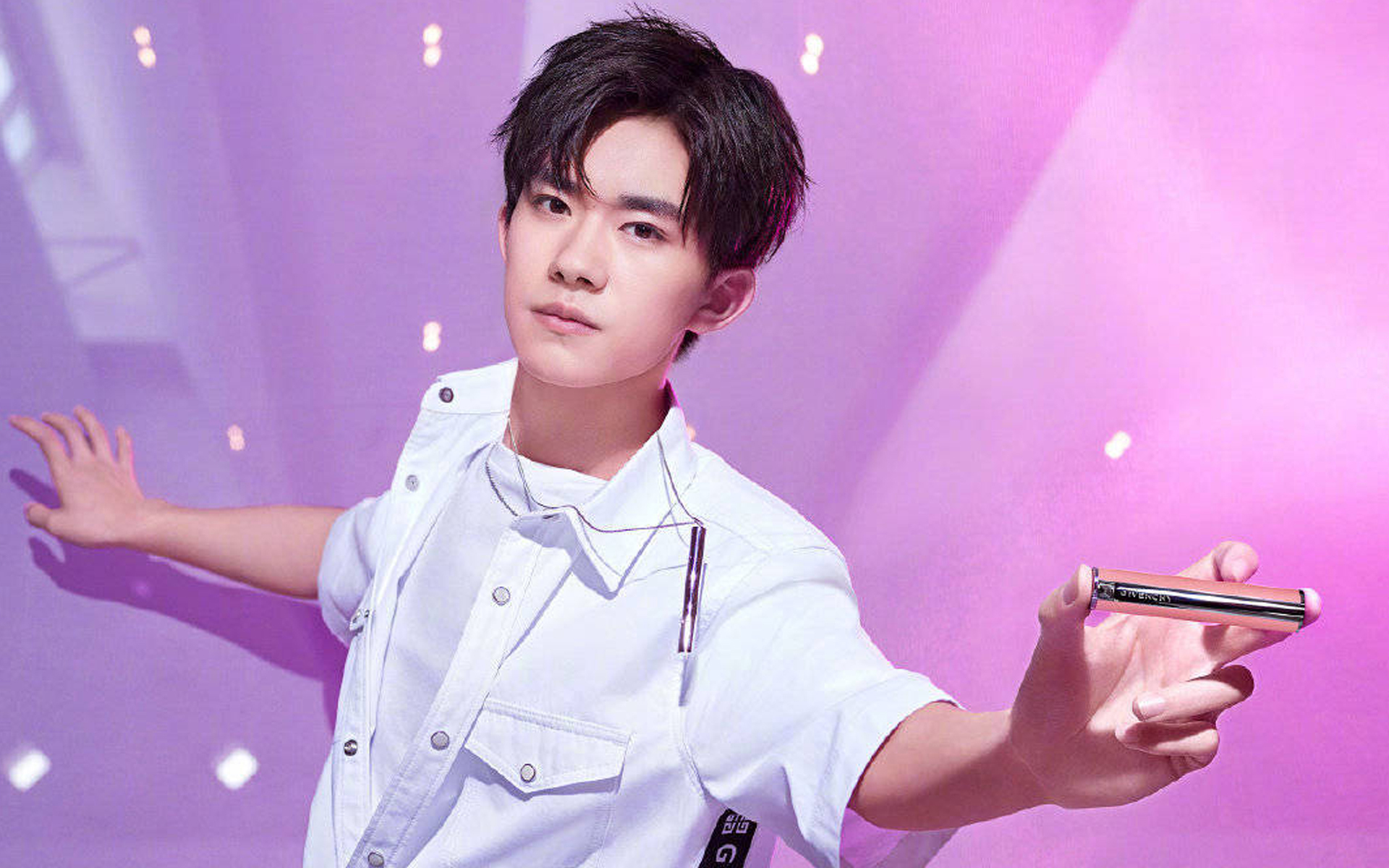 明星风尚 易烊千玺