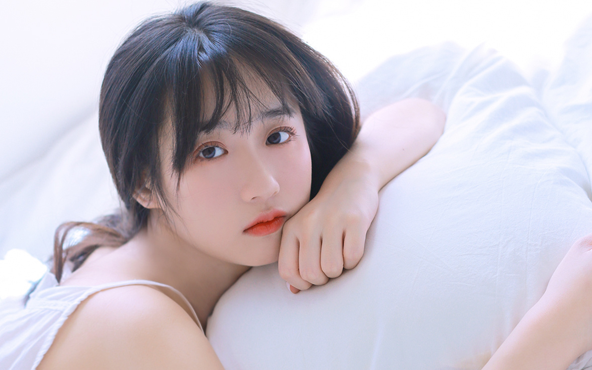 性感女神  白色吊带裙  美女