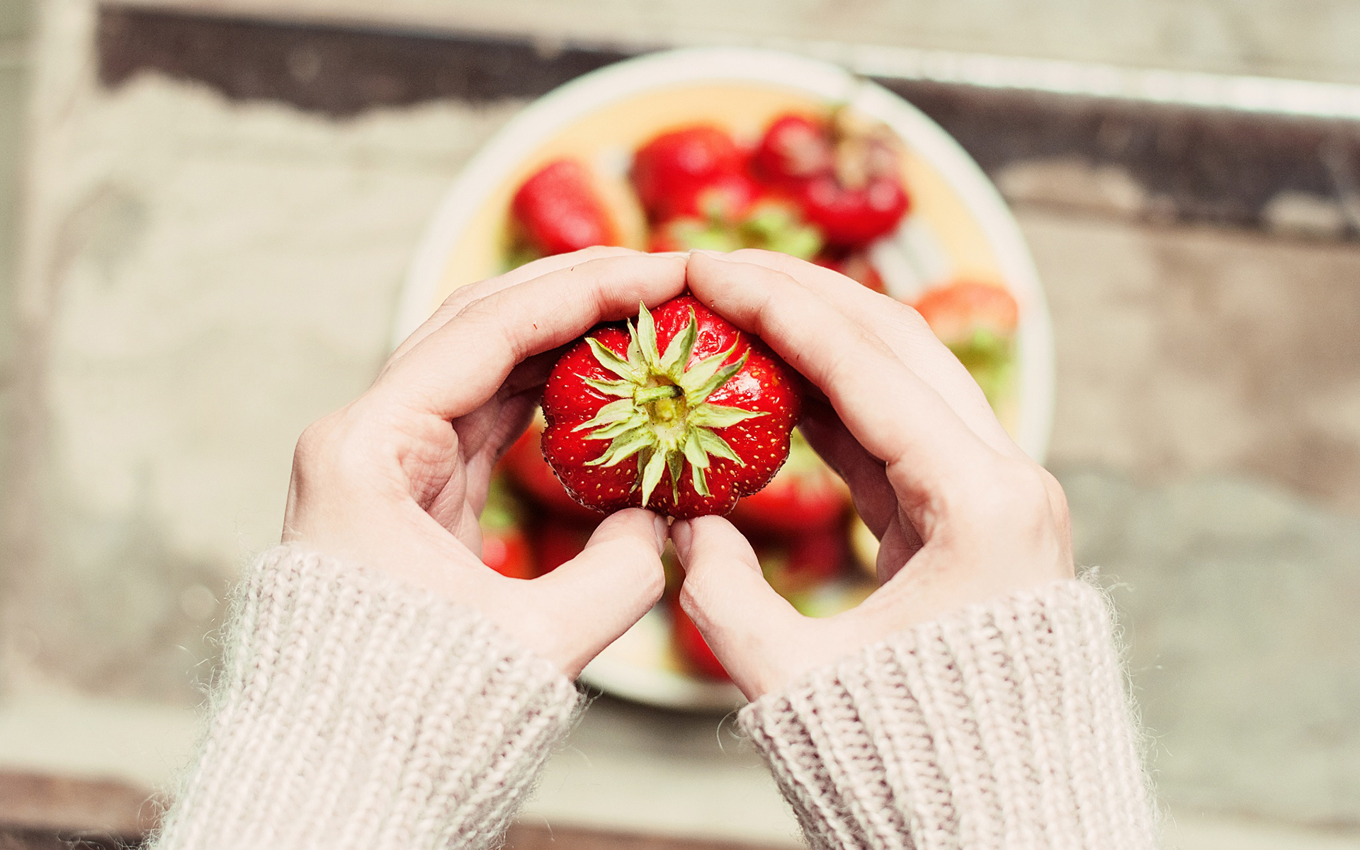 动感水果 草莓 比心
