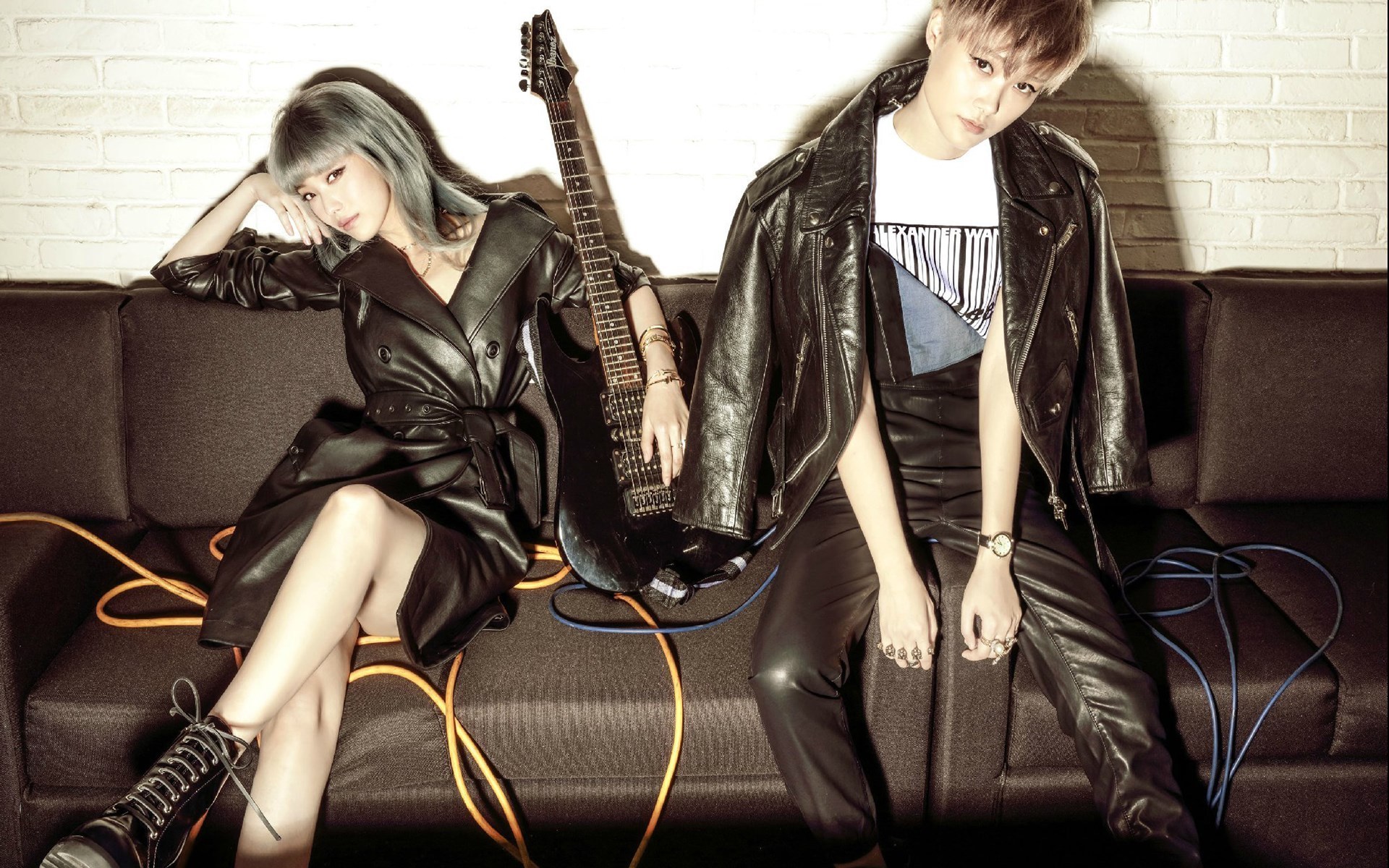 李宇春    倪妮   帅气写真   金属风   宽屏