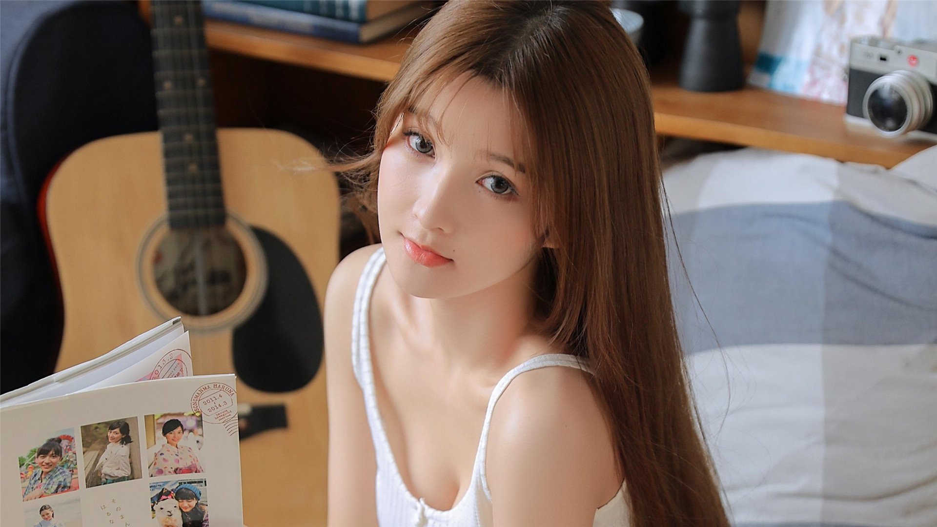 清纯   吊带  美女  甜美  室内