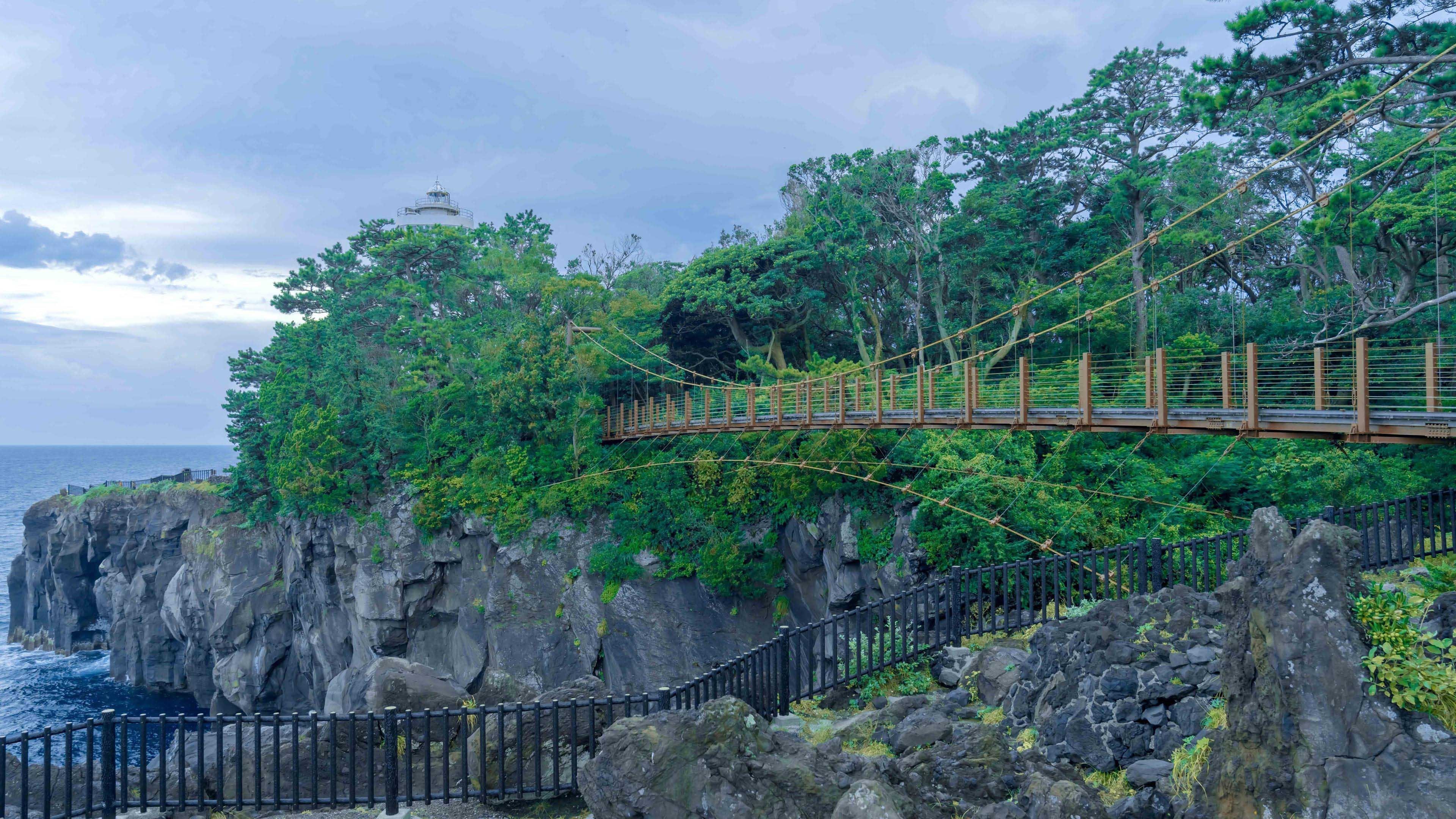 日本伊东城 海岸  天空蔚蓝