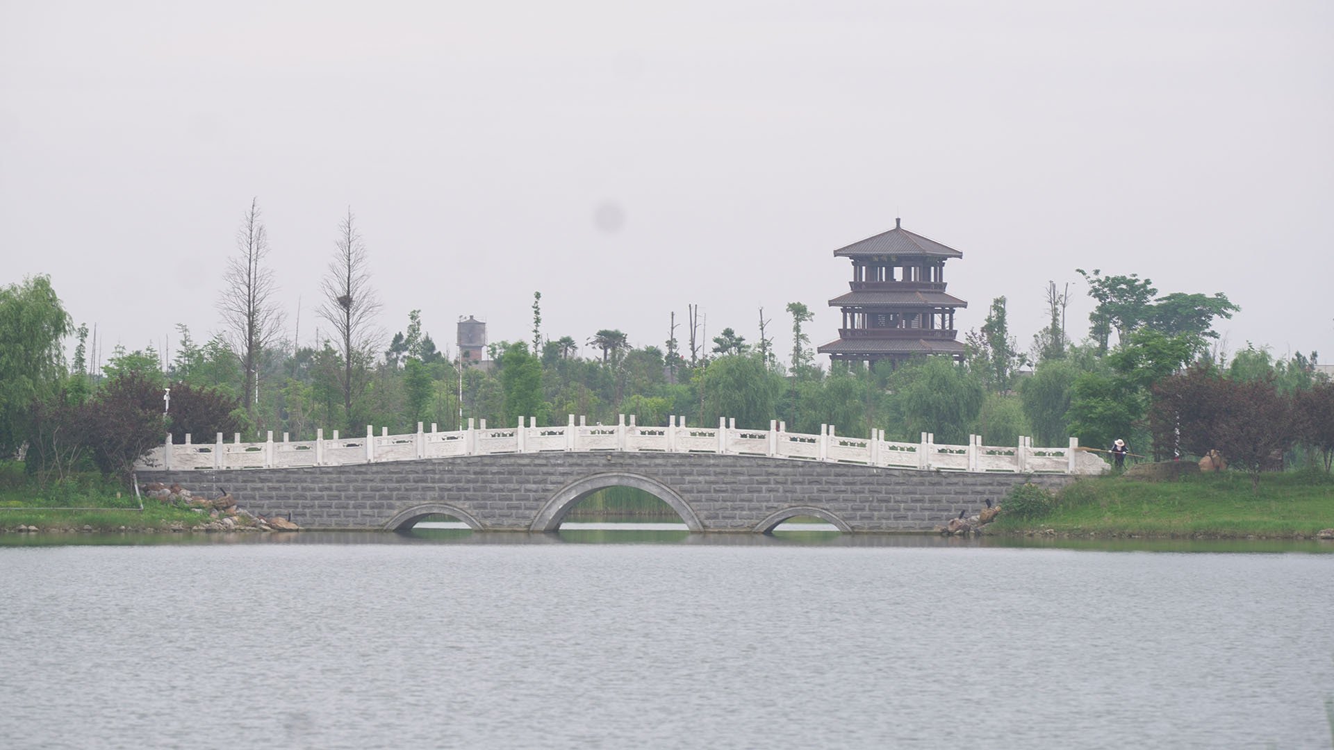 乐乡学苑 拱桥 微波粼粼