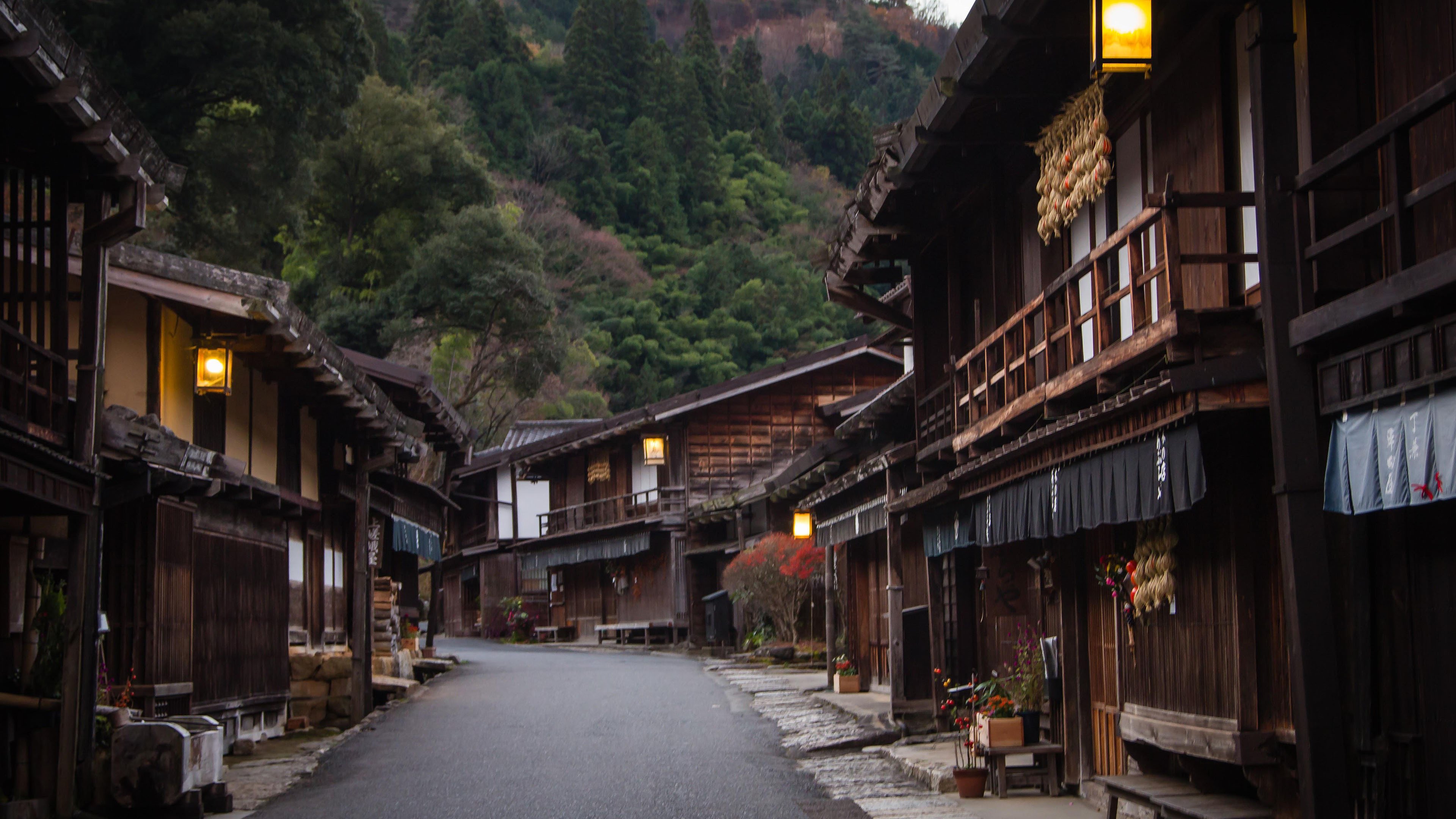 城市夜景 小镇 街道 傍晚 灯笼