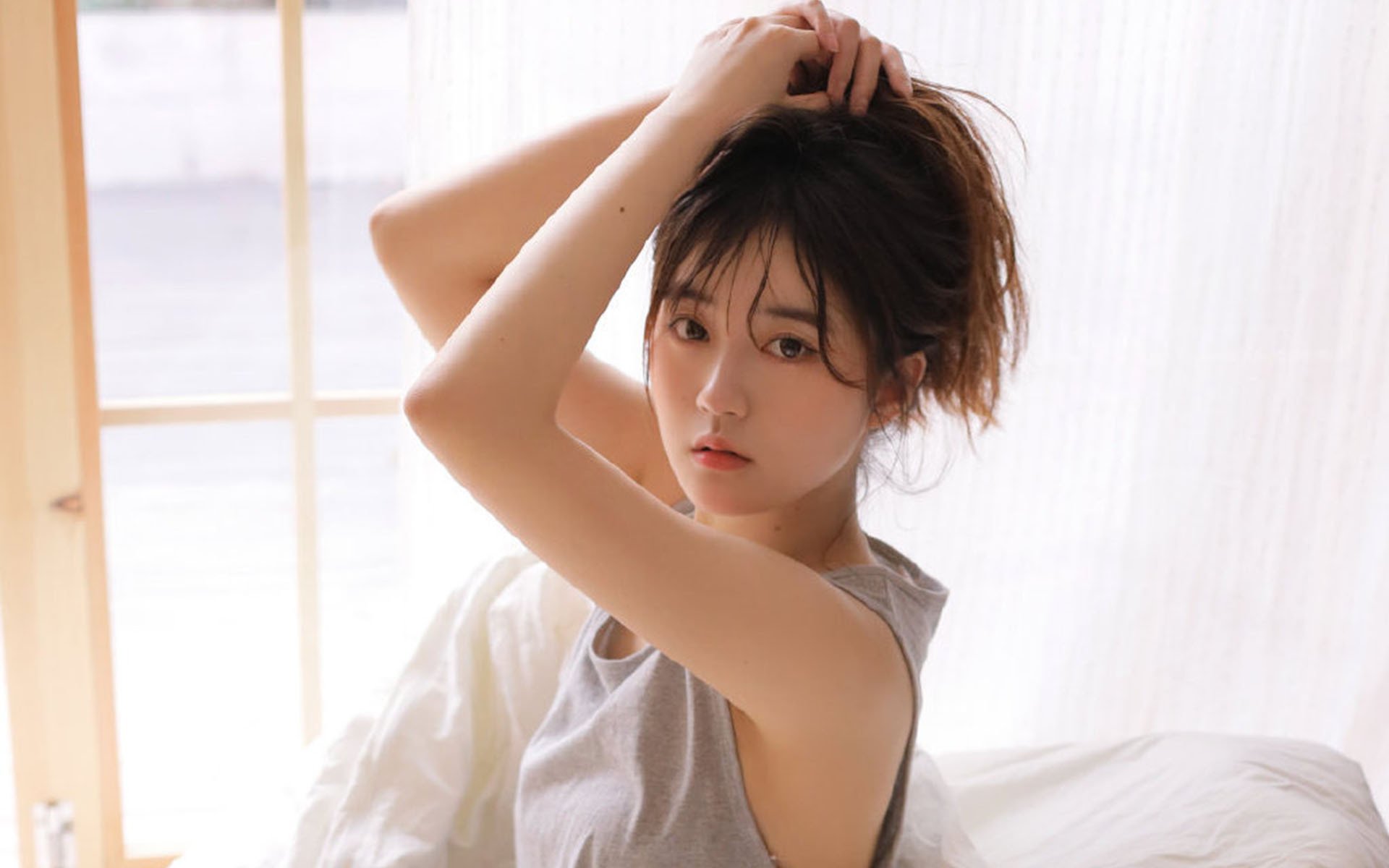 清纯 湿发 大眼睛 长发 居家 女孩