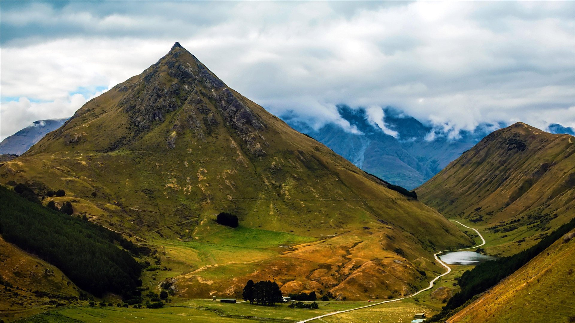 秋意正浓 河流 山坡 雪山 云海 金黄
