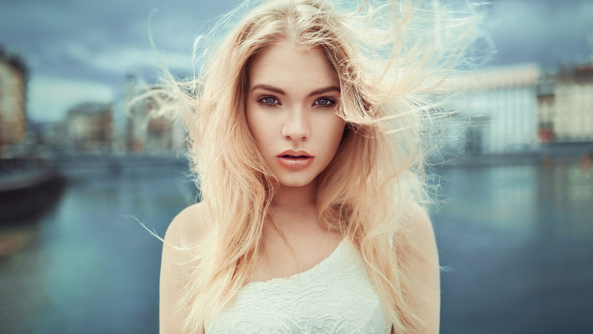 欧美女神 金发女郎 随风飘散