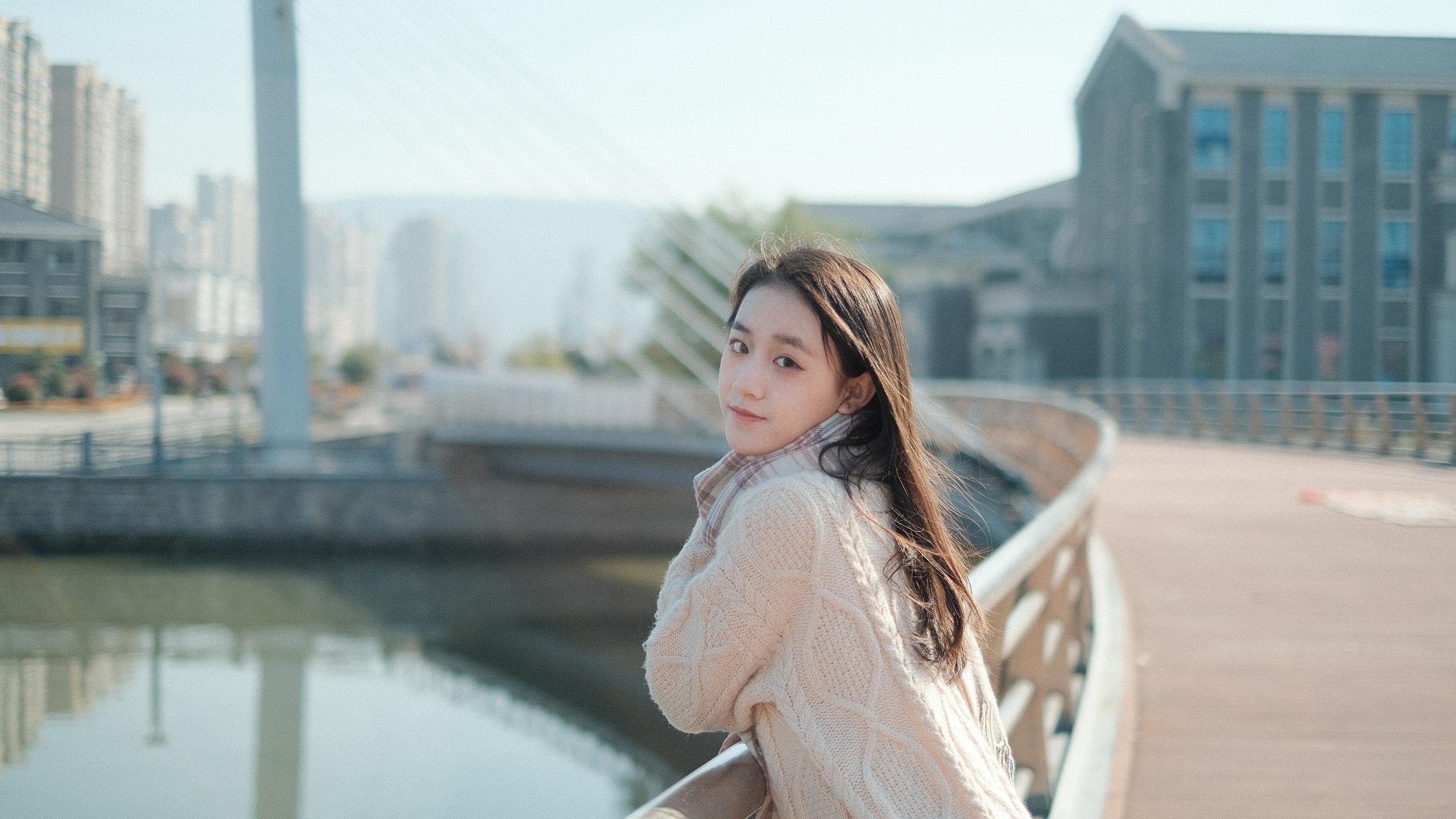 清纯 长发女孩 毛衣 回眸