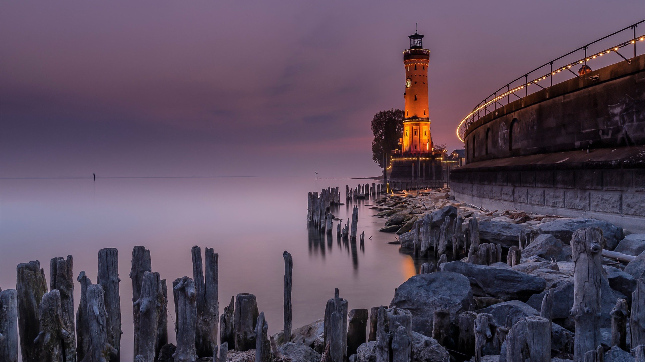城市夜景 灯塔 海岸