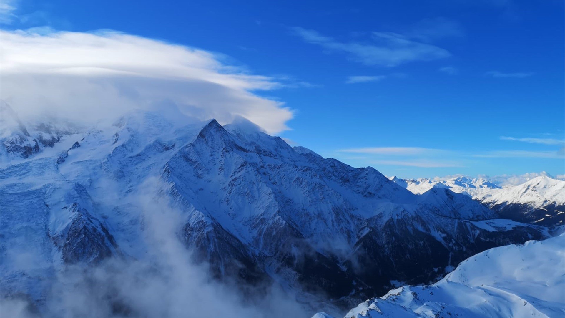 自然风光 雪山 云彩 寒冷 高原
