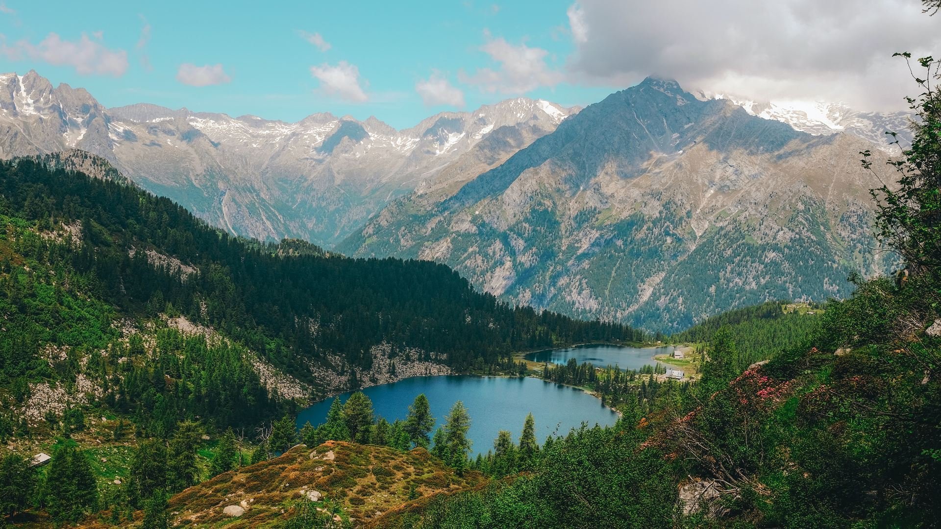 自然风光 山顶 群山 水潭 云