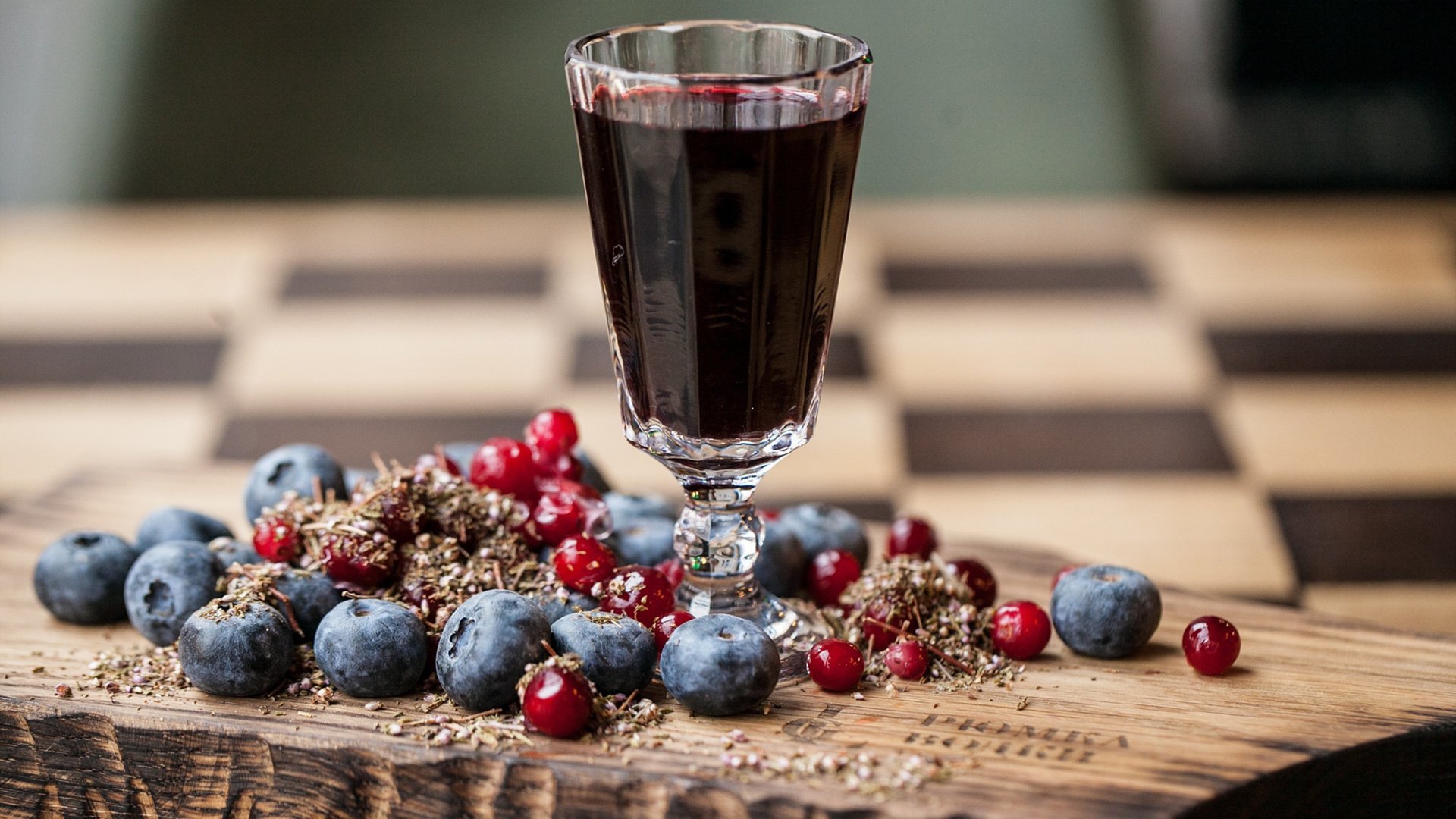 舒缓压力 蓝莓 樱桃 果汁 酒杯