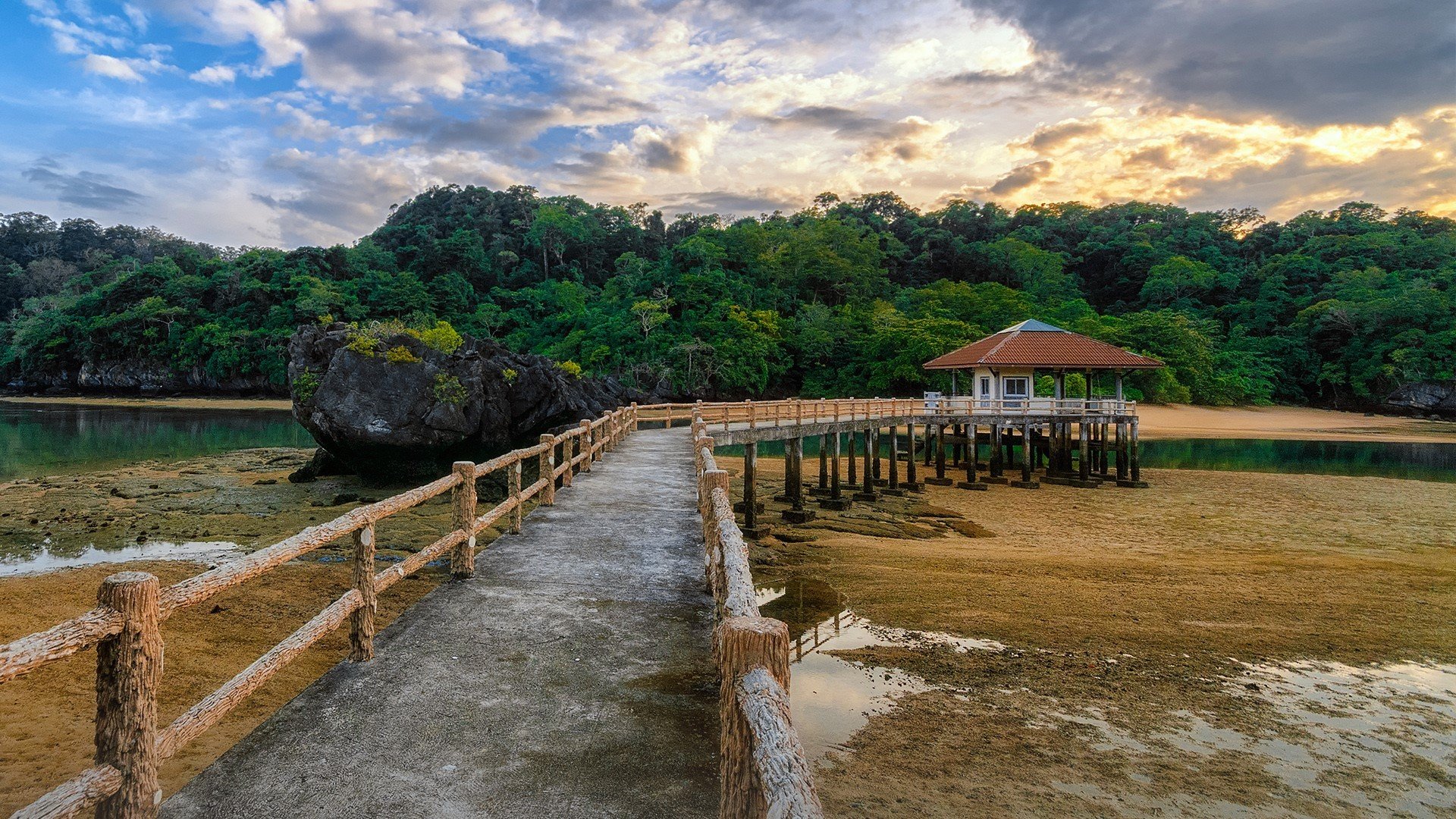 炎炎夏日 凉亭 栈道