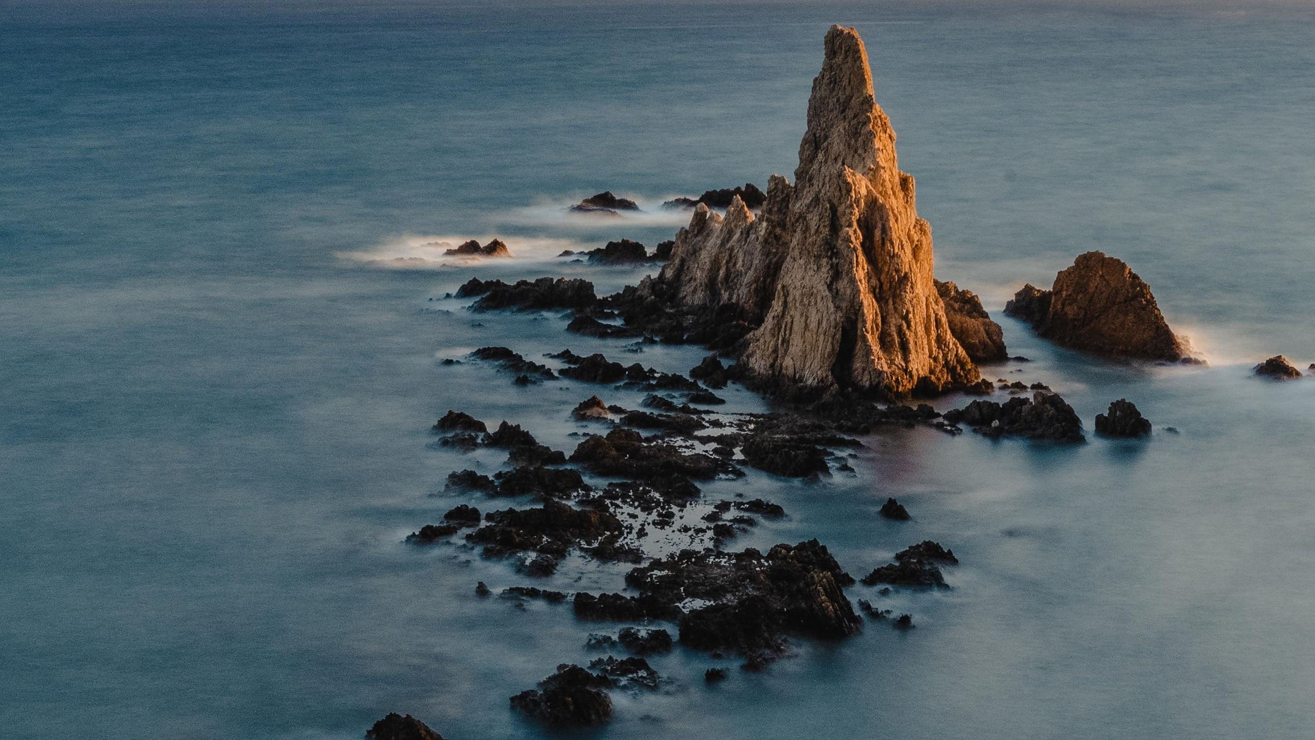海洋天堂 小岛 海礁 礁石 海浪 怪石