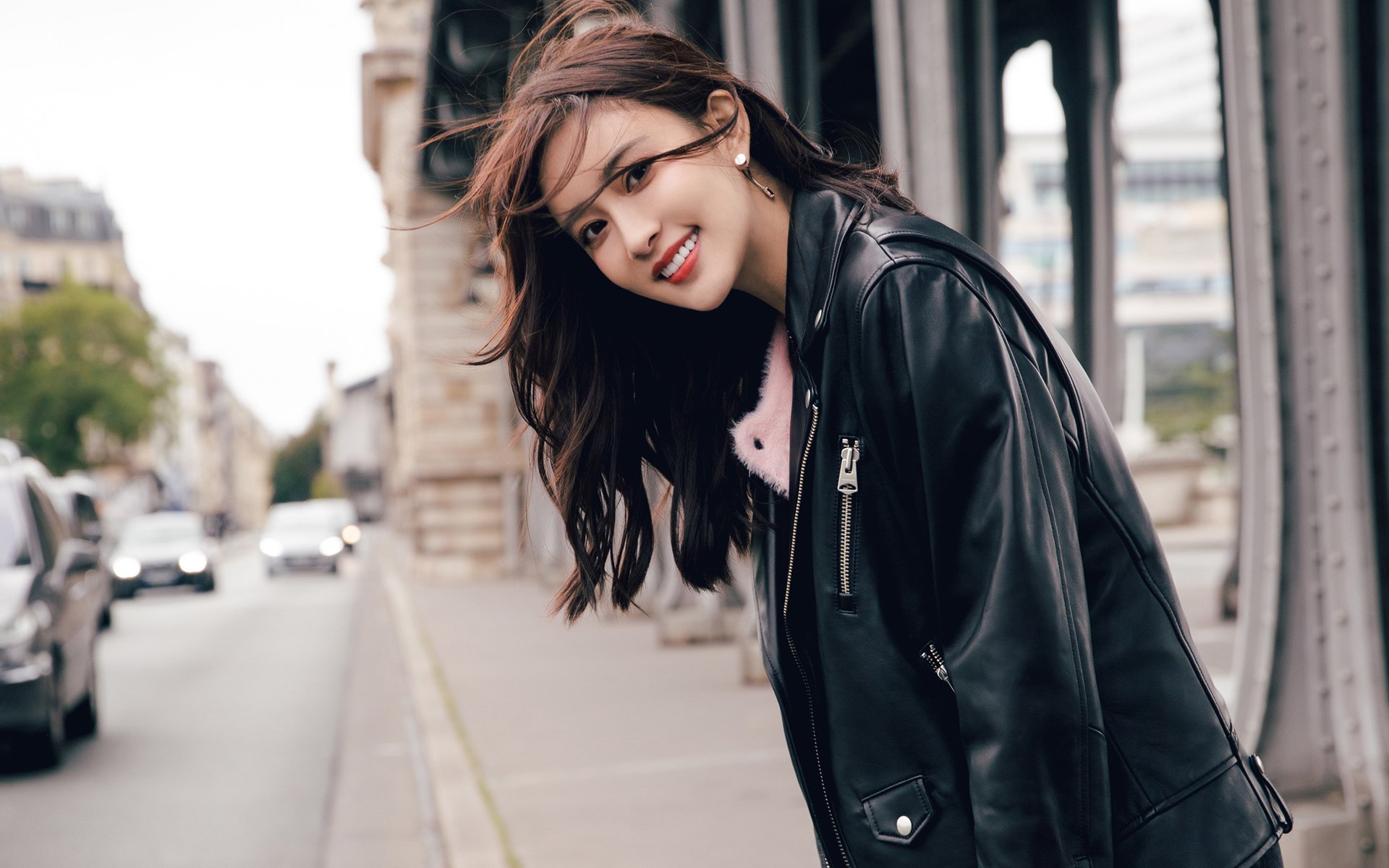 孟子义 皮衣 飒爽