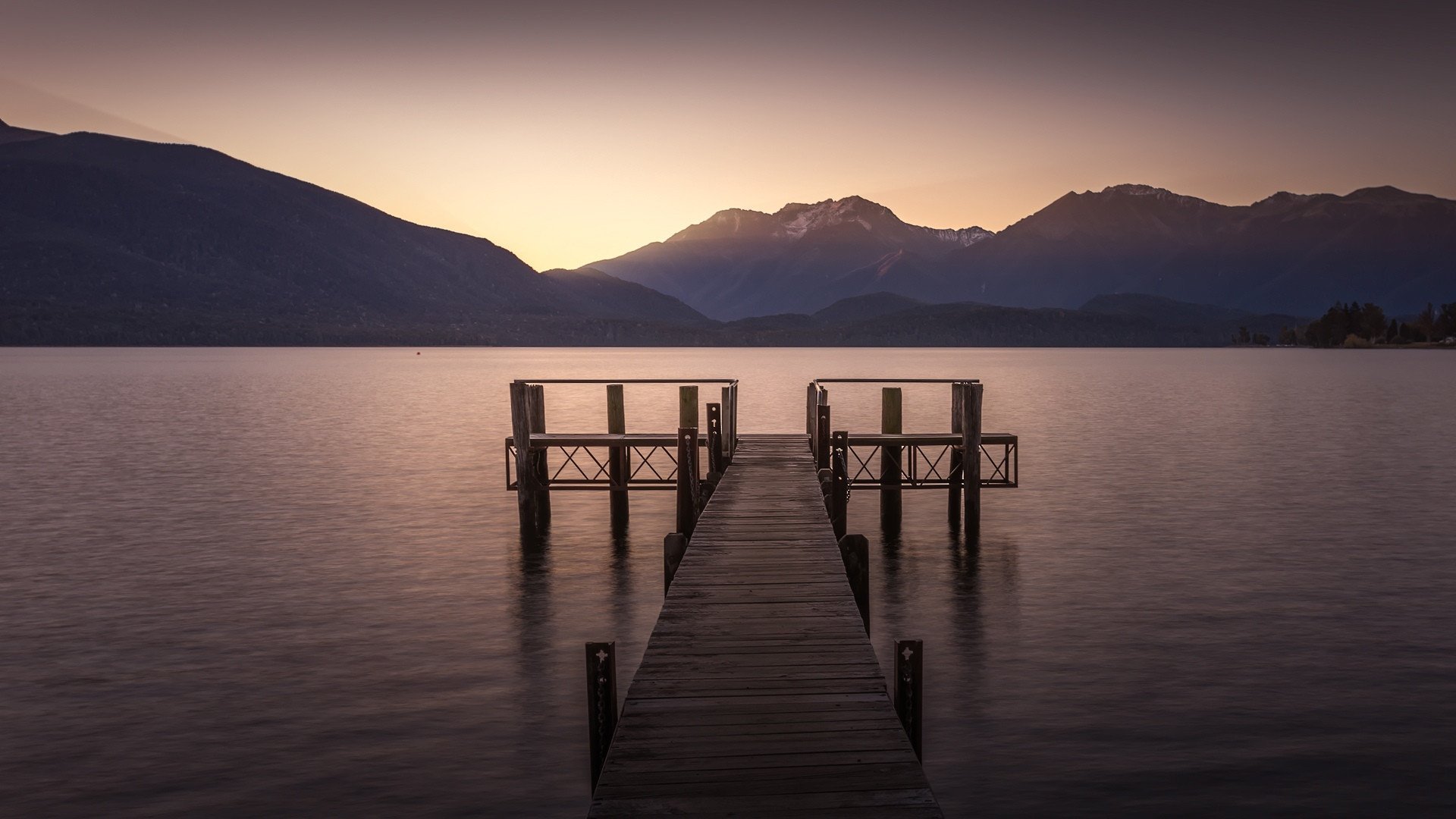落日余晖 蒂阿瑙湖  仙境  风光
