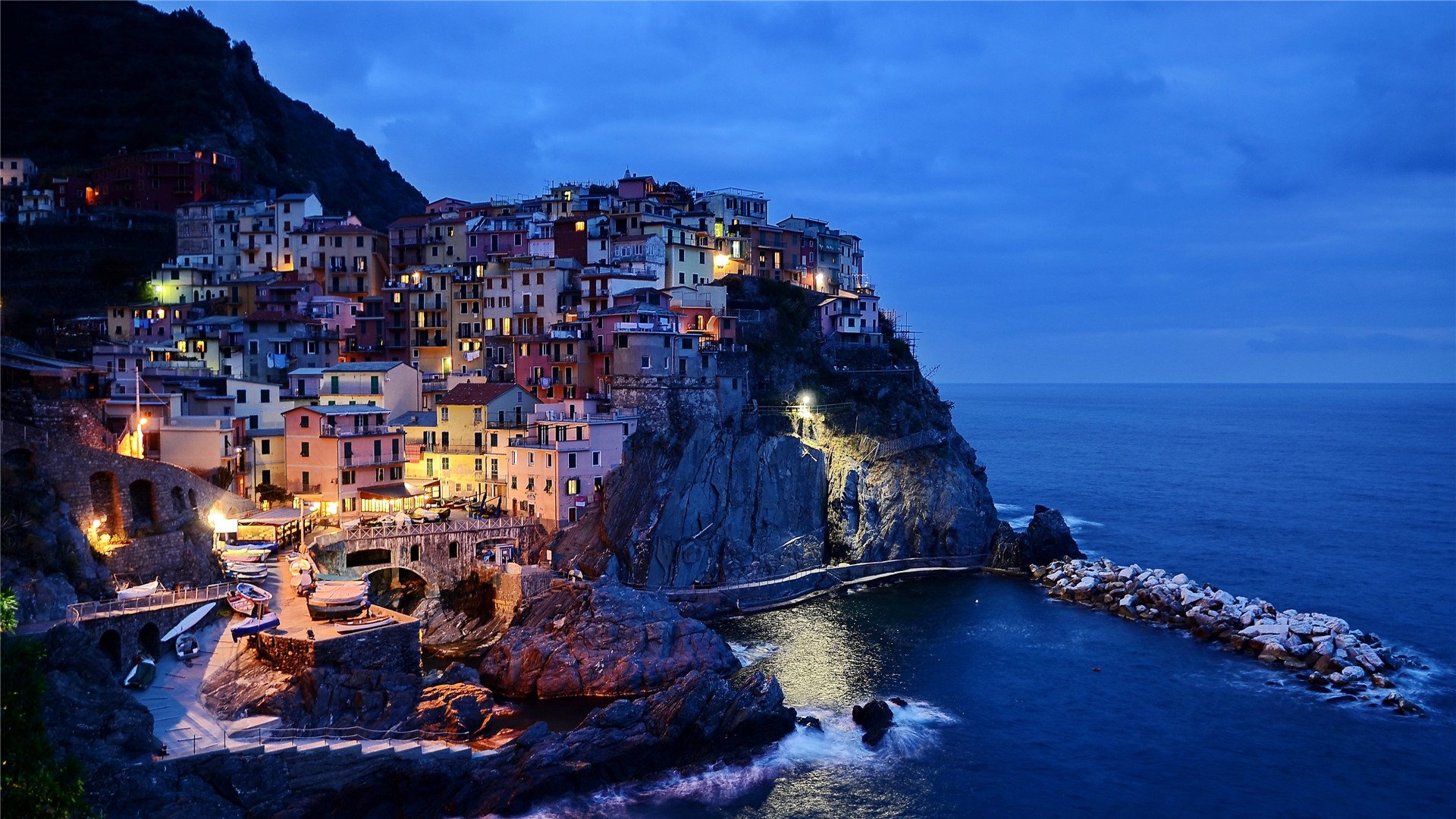 城市夜景  意大利五渔村