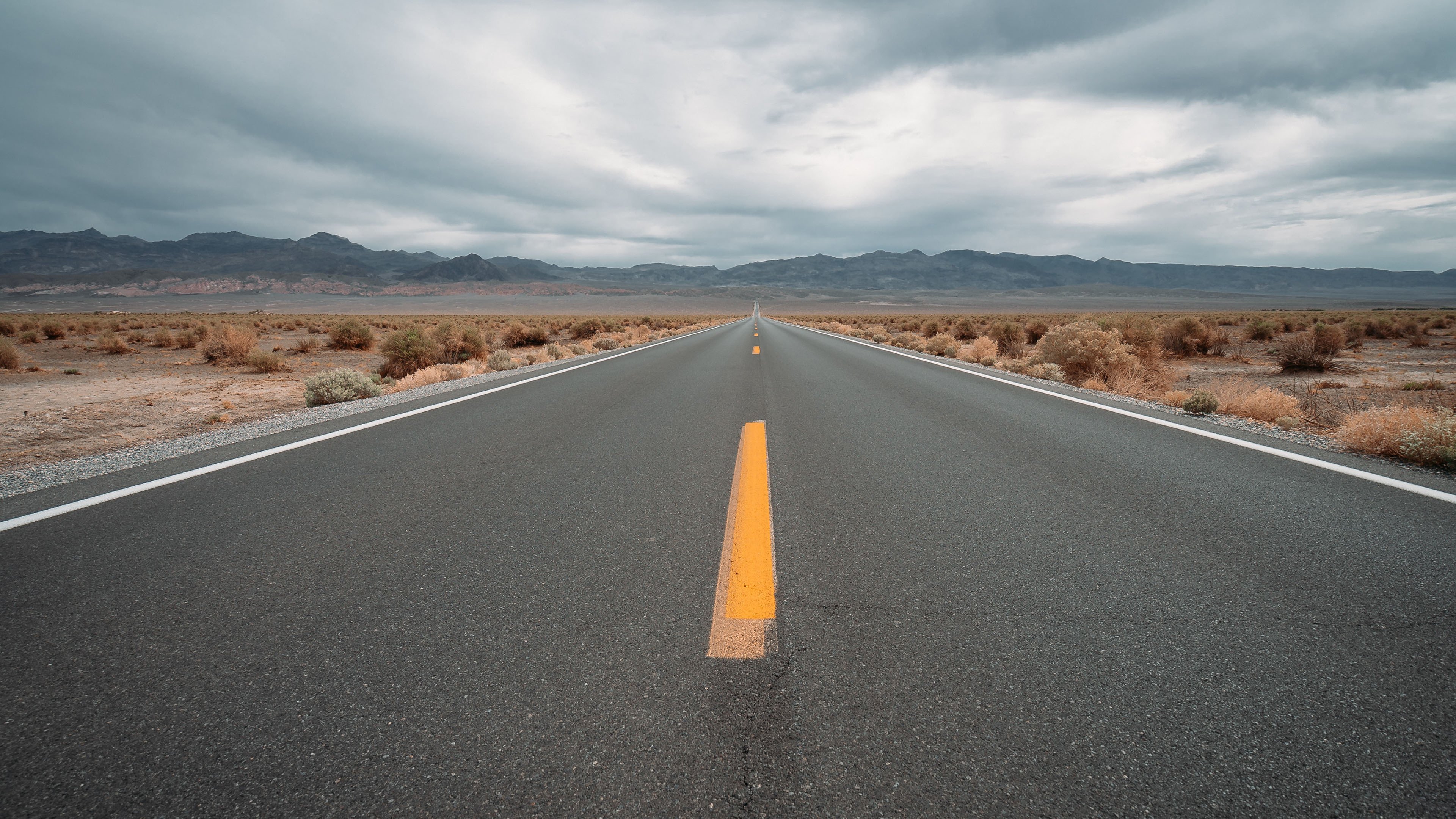 公路 笔直 旷野 苍茫大地