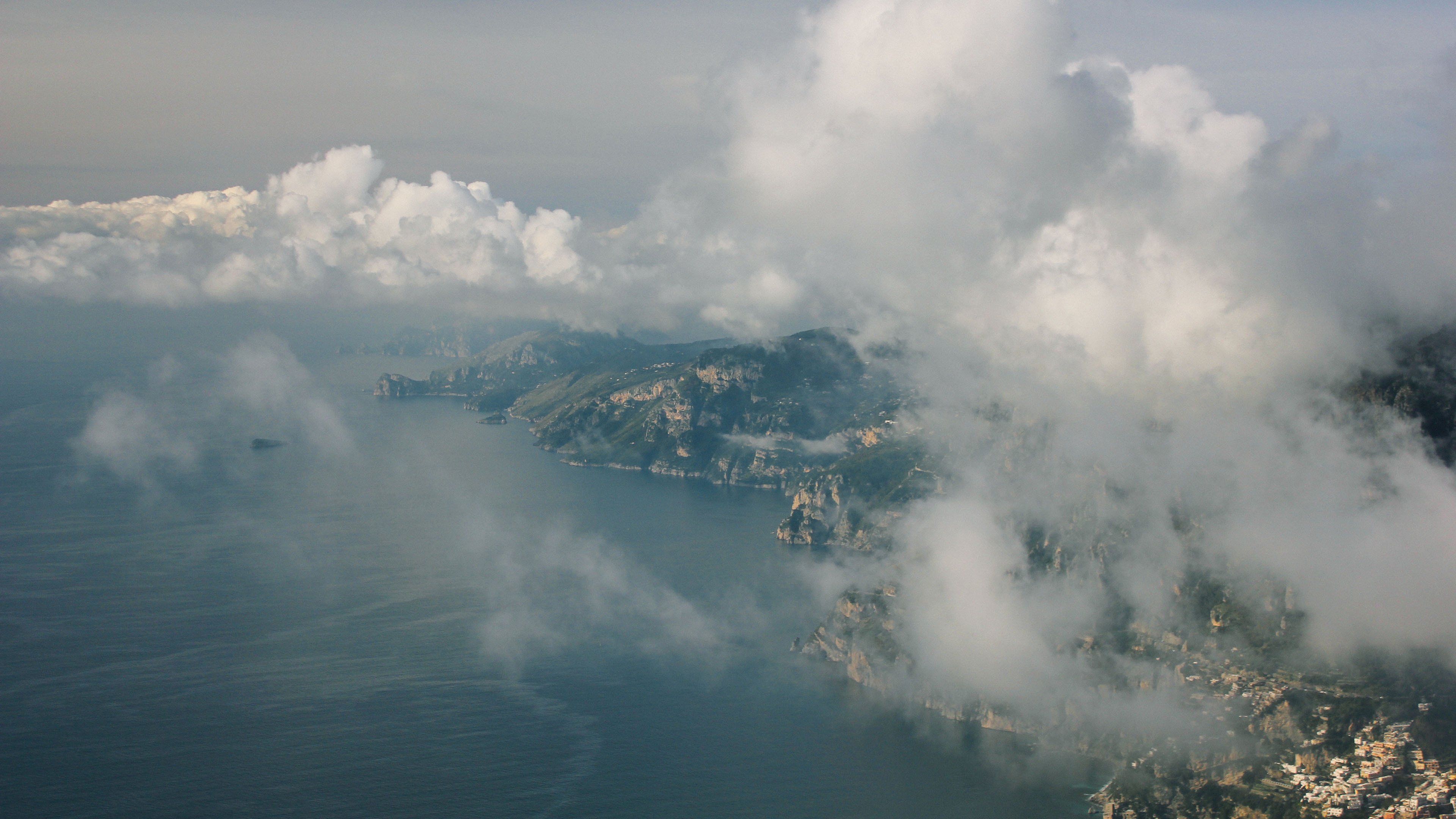 海洋天堂 航拍 云朵 海岛 海滨