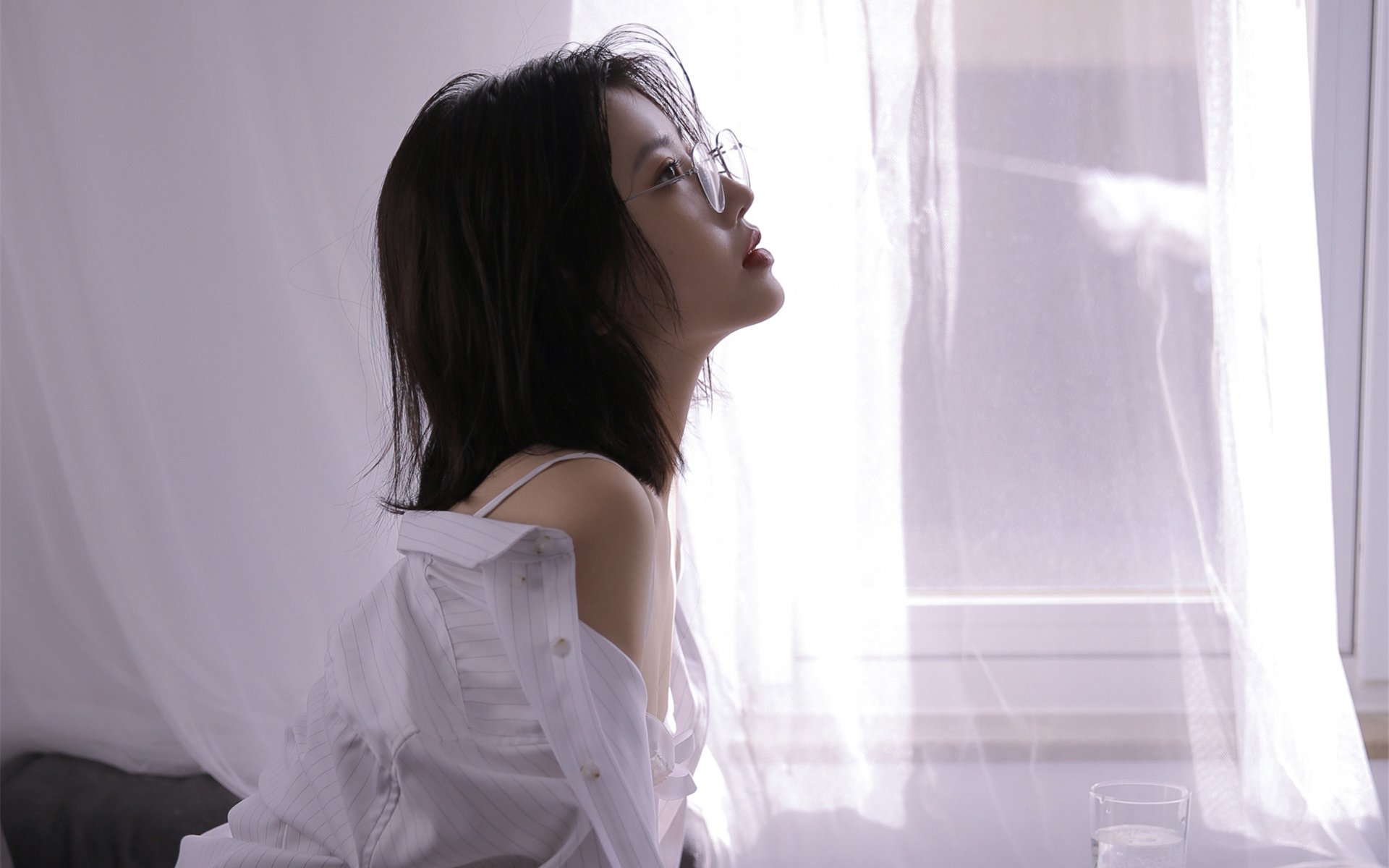 性感女神 眼镜 衬衣