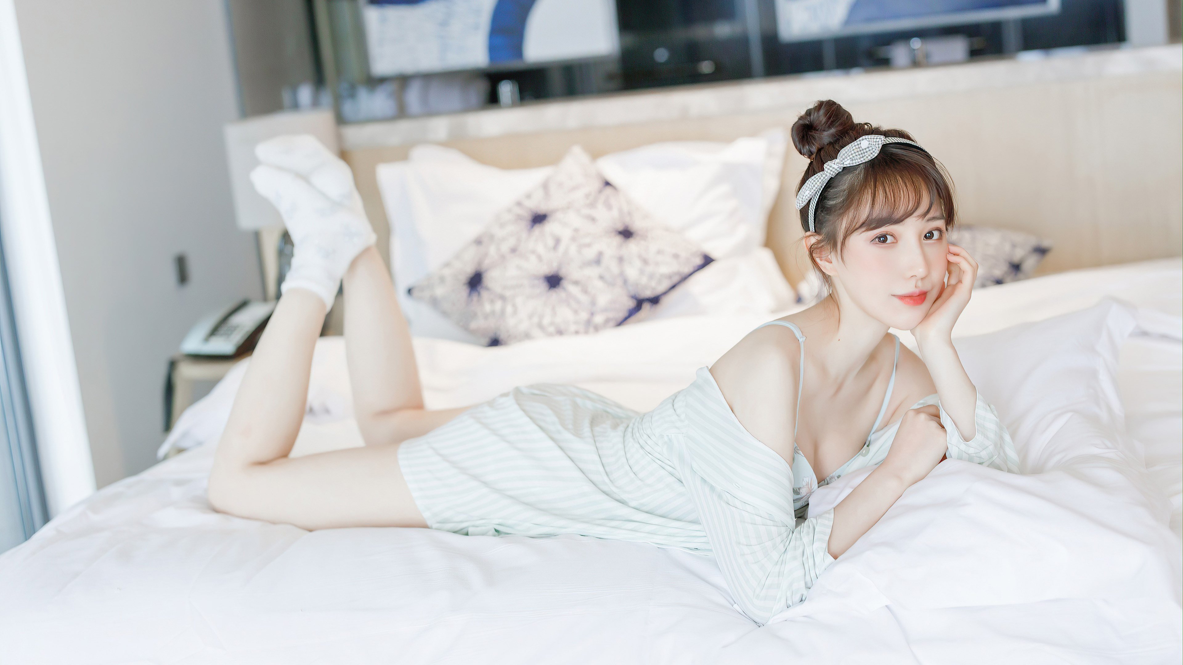 性感女神 吊带 袜子 居家 刘海