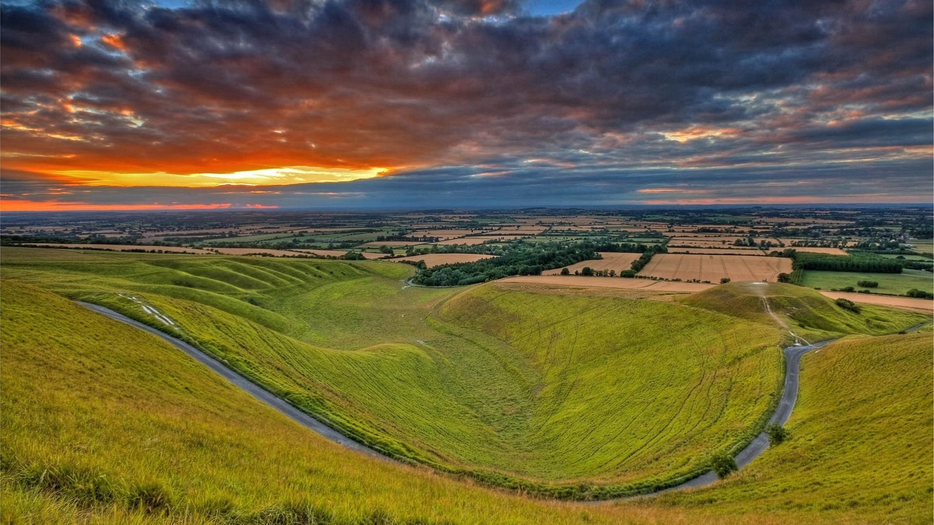 落日余晖 小溪 河流 村庄 山坡 草坪