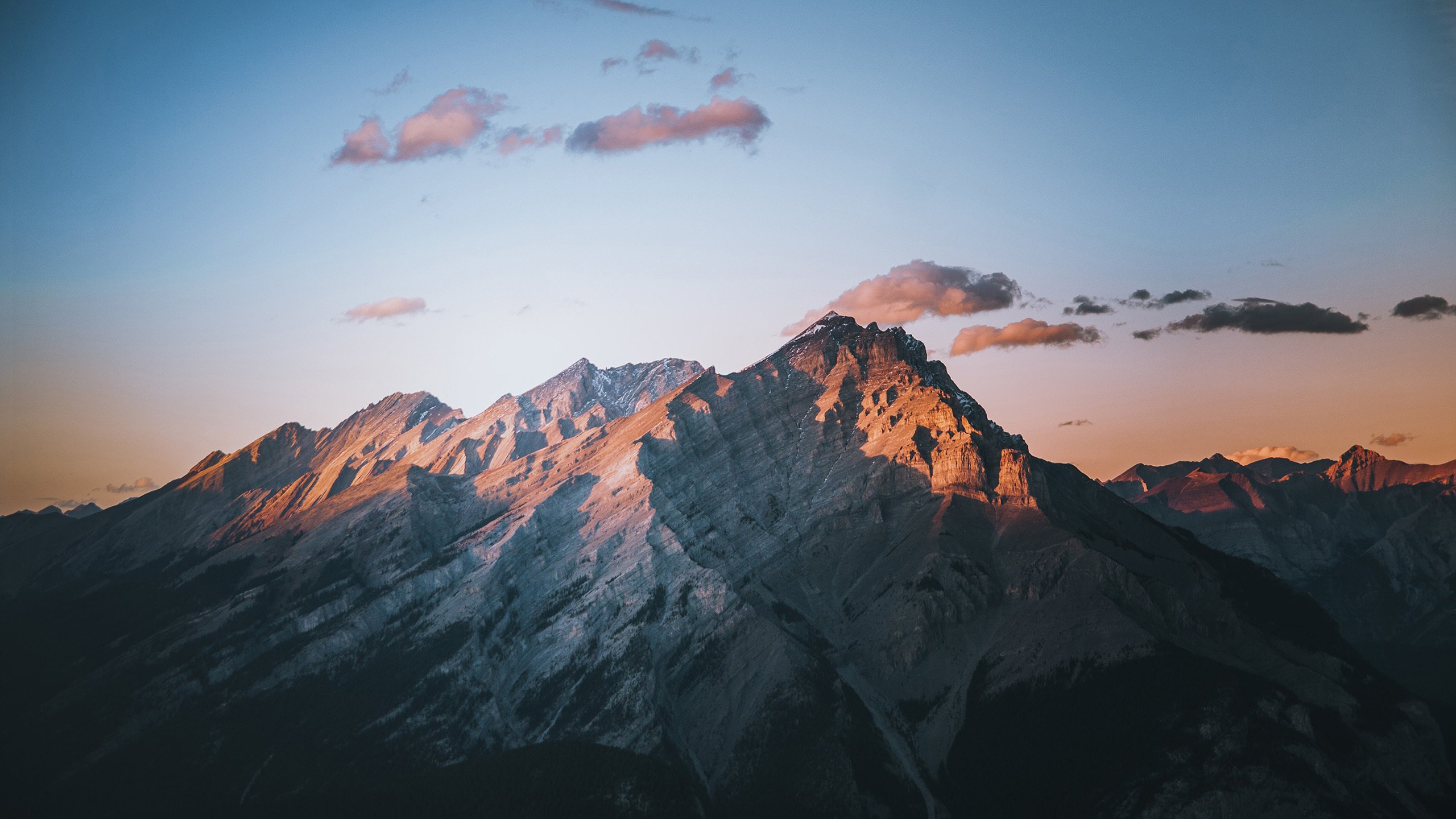 山峰 云朵 雪山 神秘