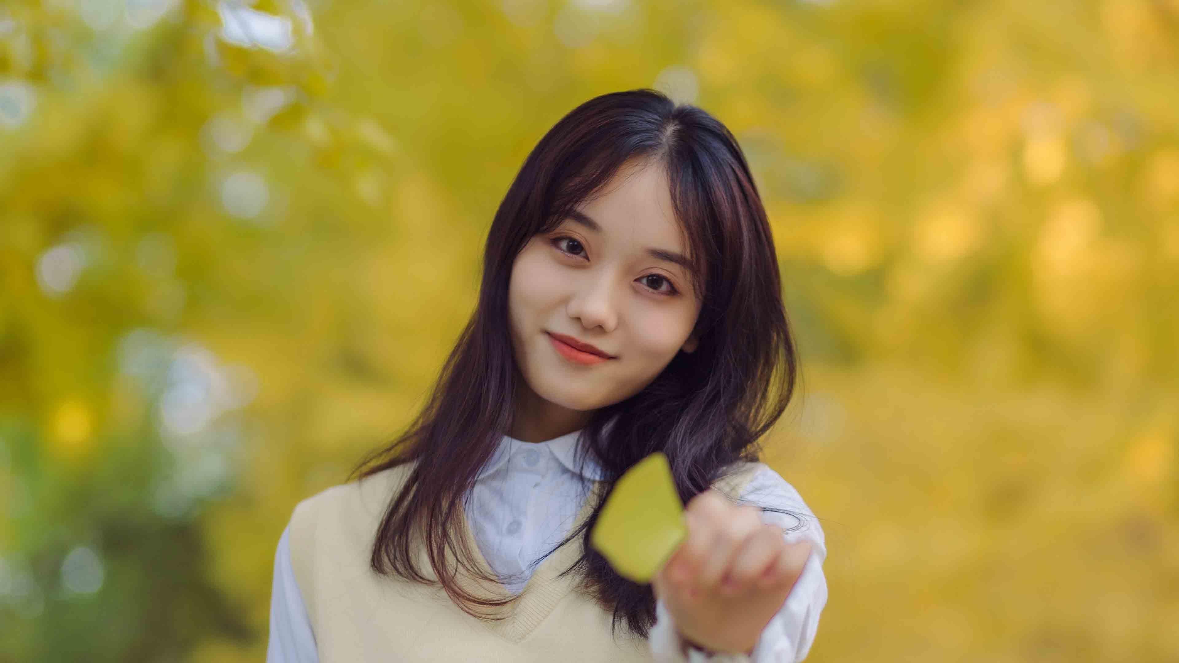 清纯   秀气长发  甜美  可爱  秋叶