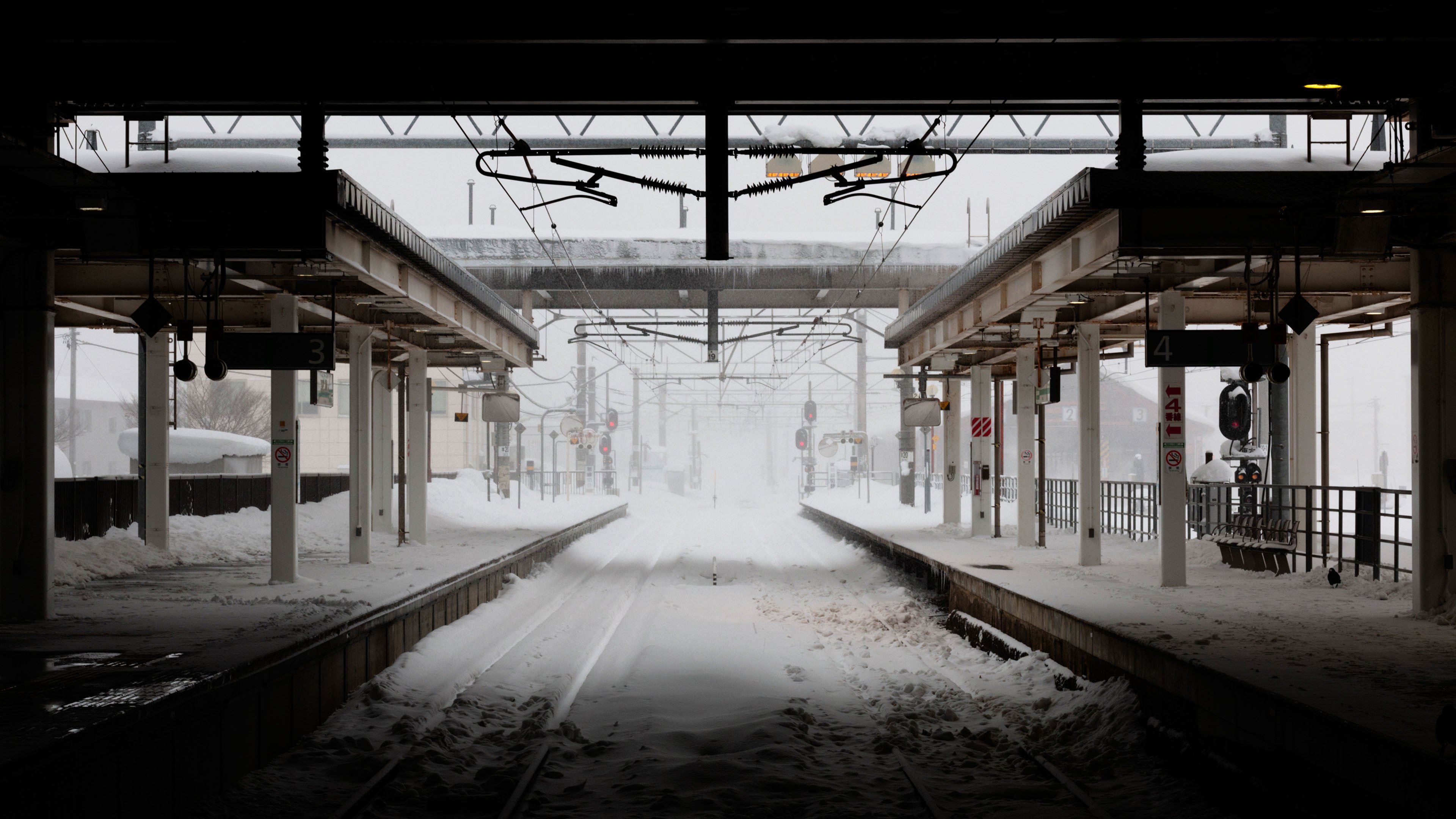 冰天雪地 车站 月台 铁轨 安静