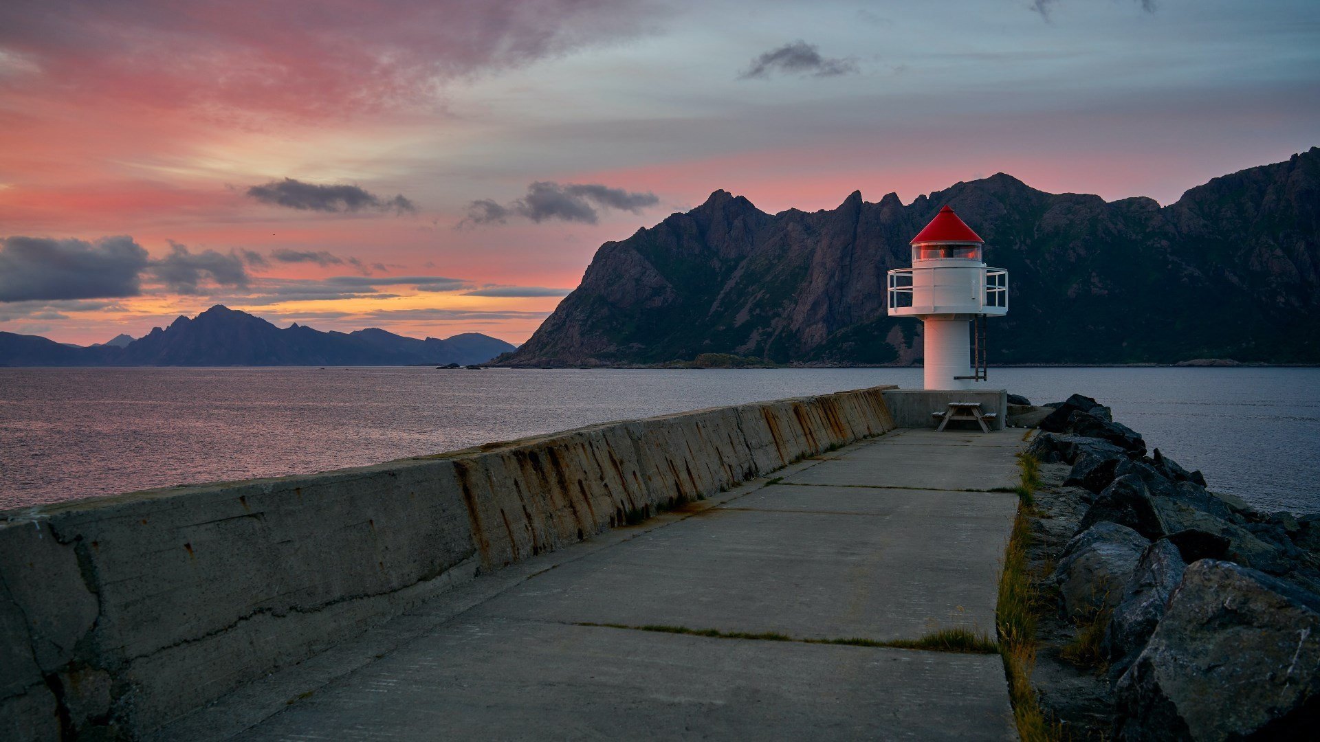 海洋天堂 灯塔 堤岸 堤坝 黄昏