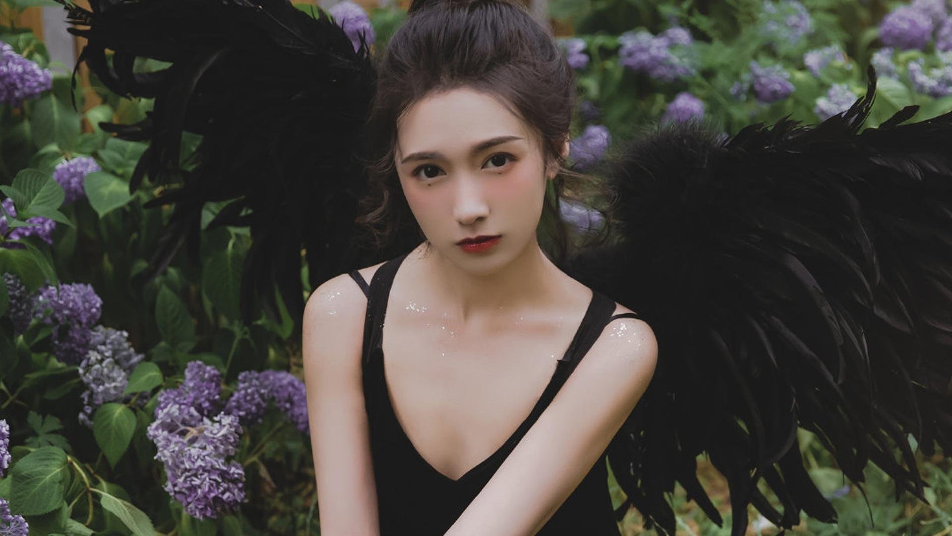 暗黑系  美女  性感  冷艳