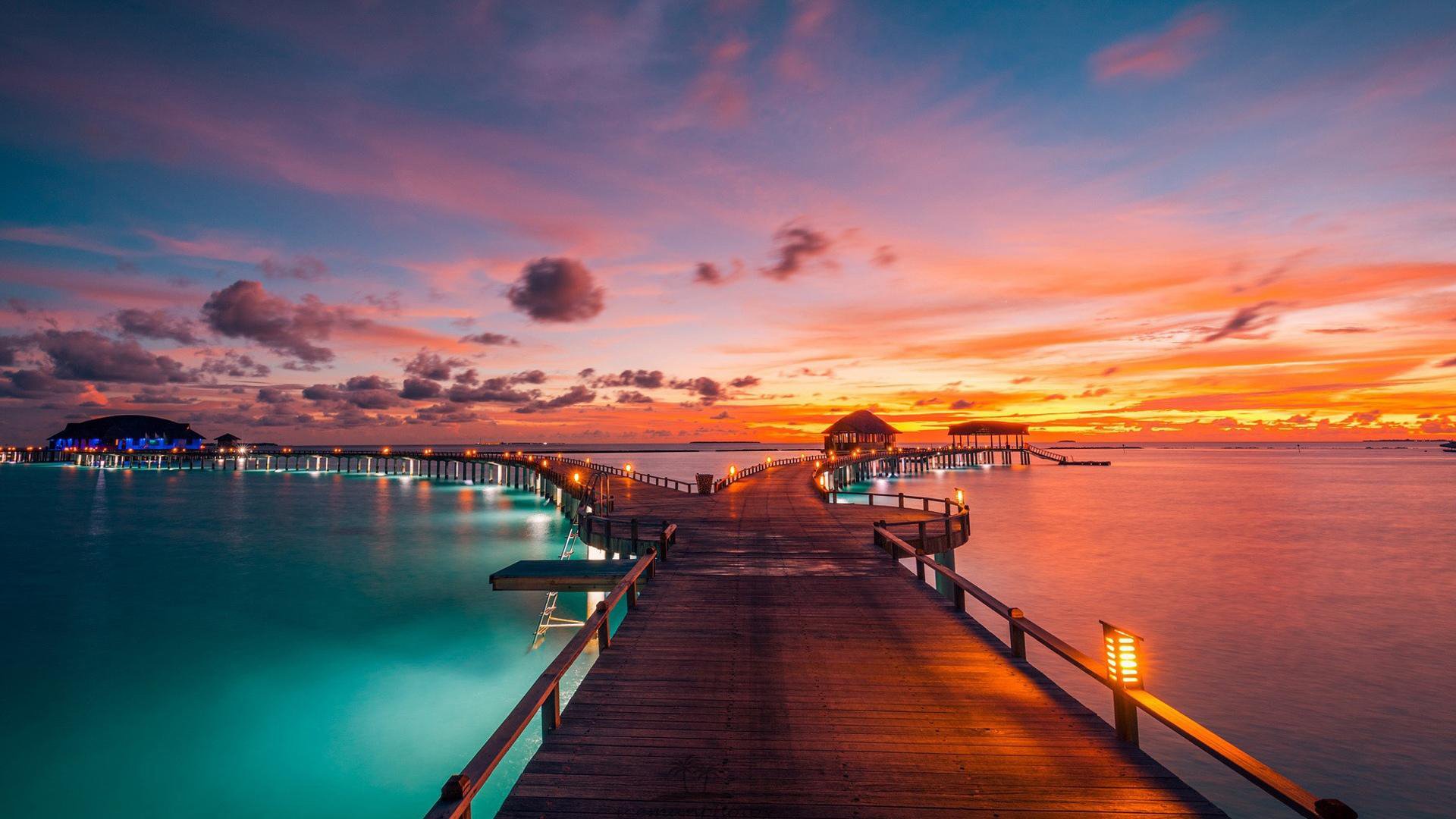 城市夜景 晚霞 度假村