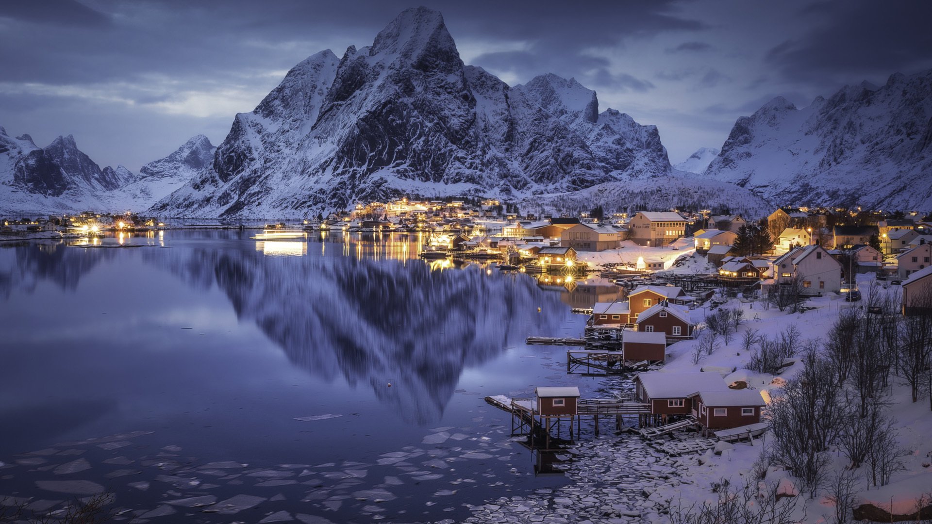 冰天雪地 夜景 湖水 雪山