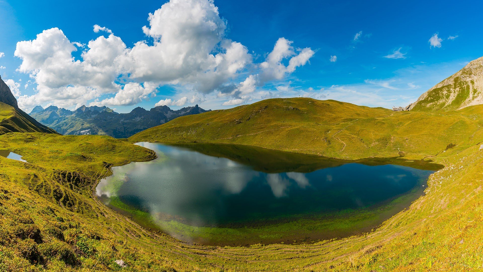 秋意正浓 蓝天 湖 水潭