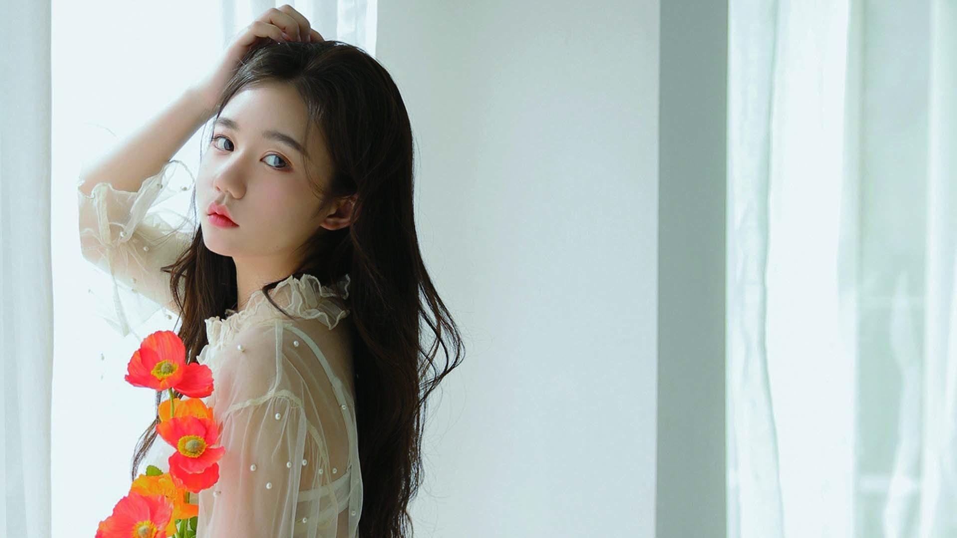 清纯 透明装 鲜花 长发 回眸