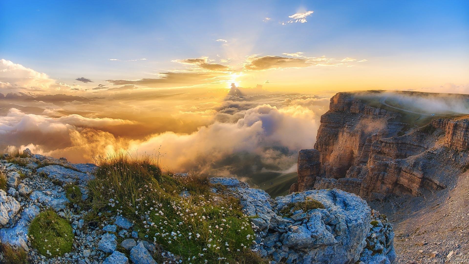 自然风光 日出 山顶 云海 金光