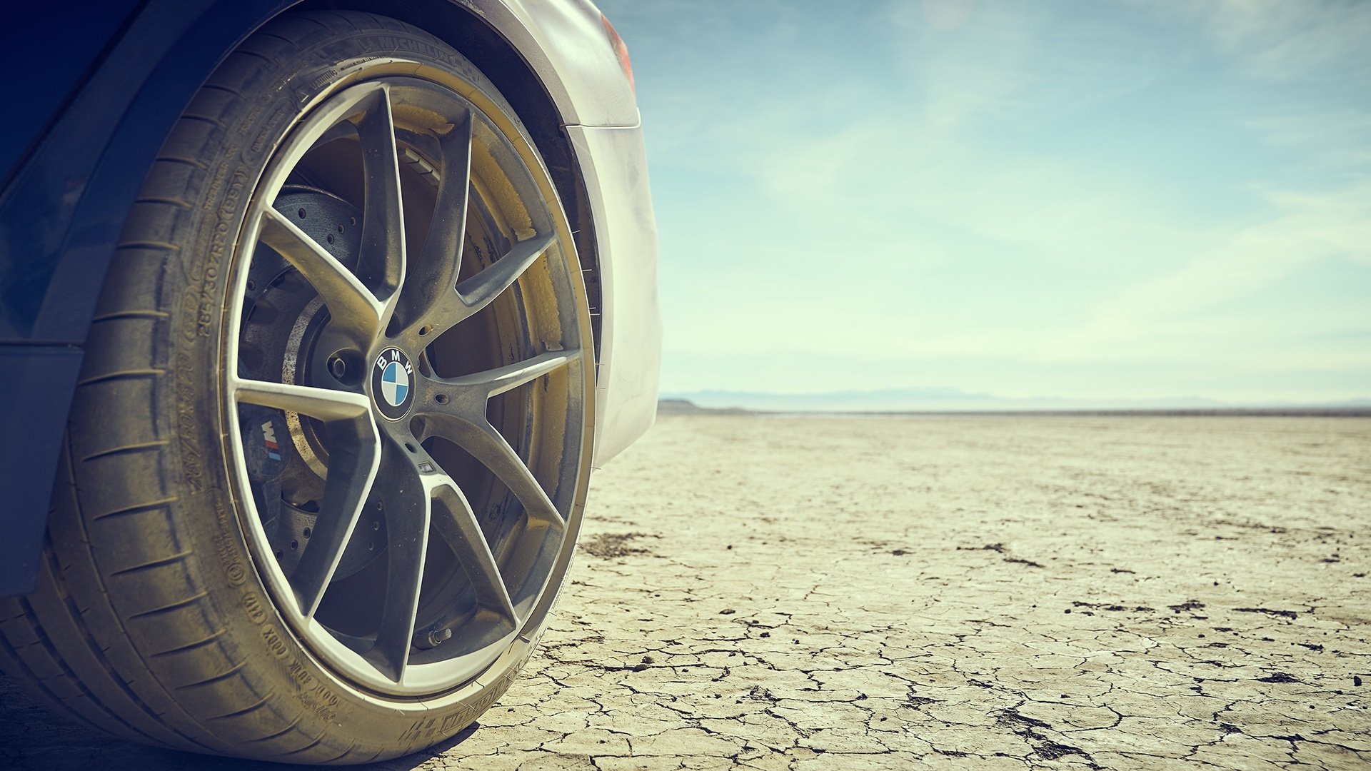 宝马 轮胎 干旱 烈日