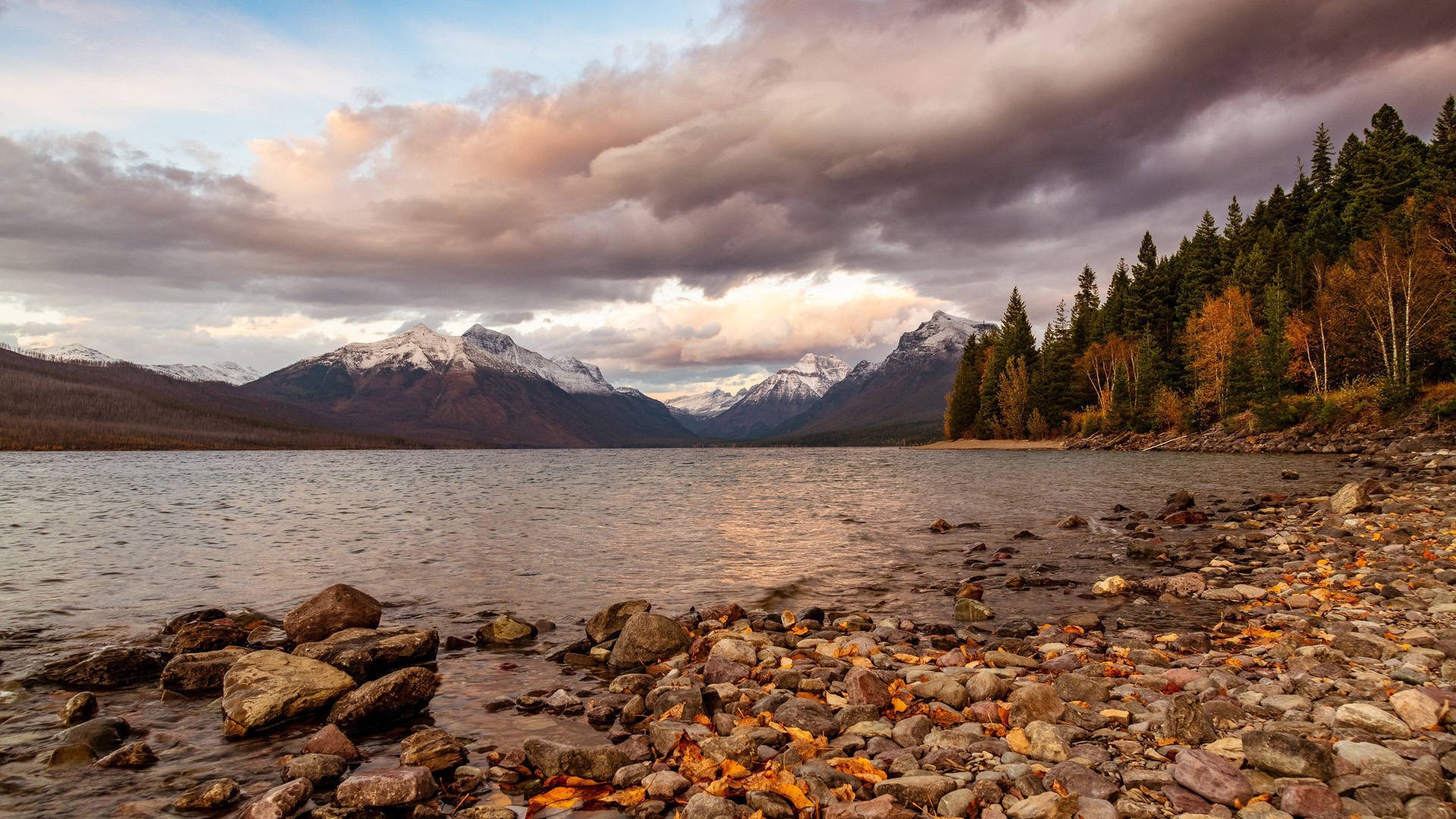 自然风光 雪山 湖 岸滩 石头
