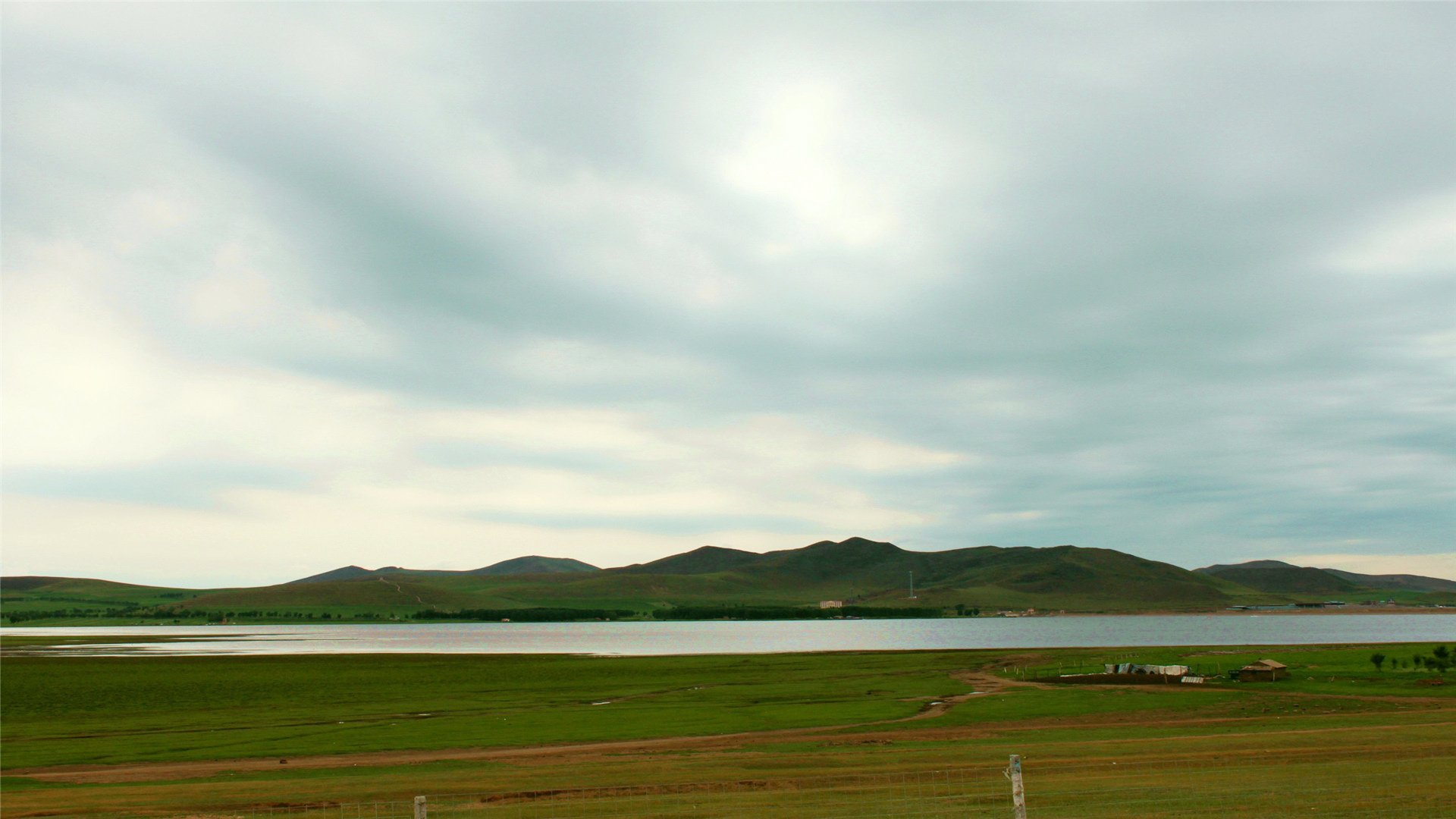 自然风光 江岸 大江 阴天 广阔