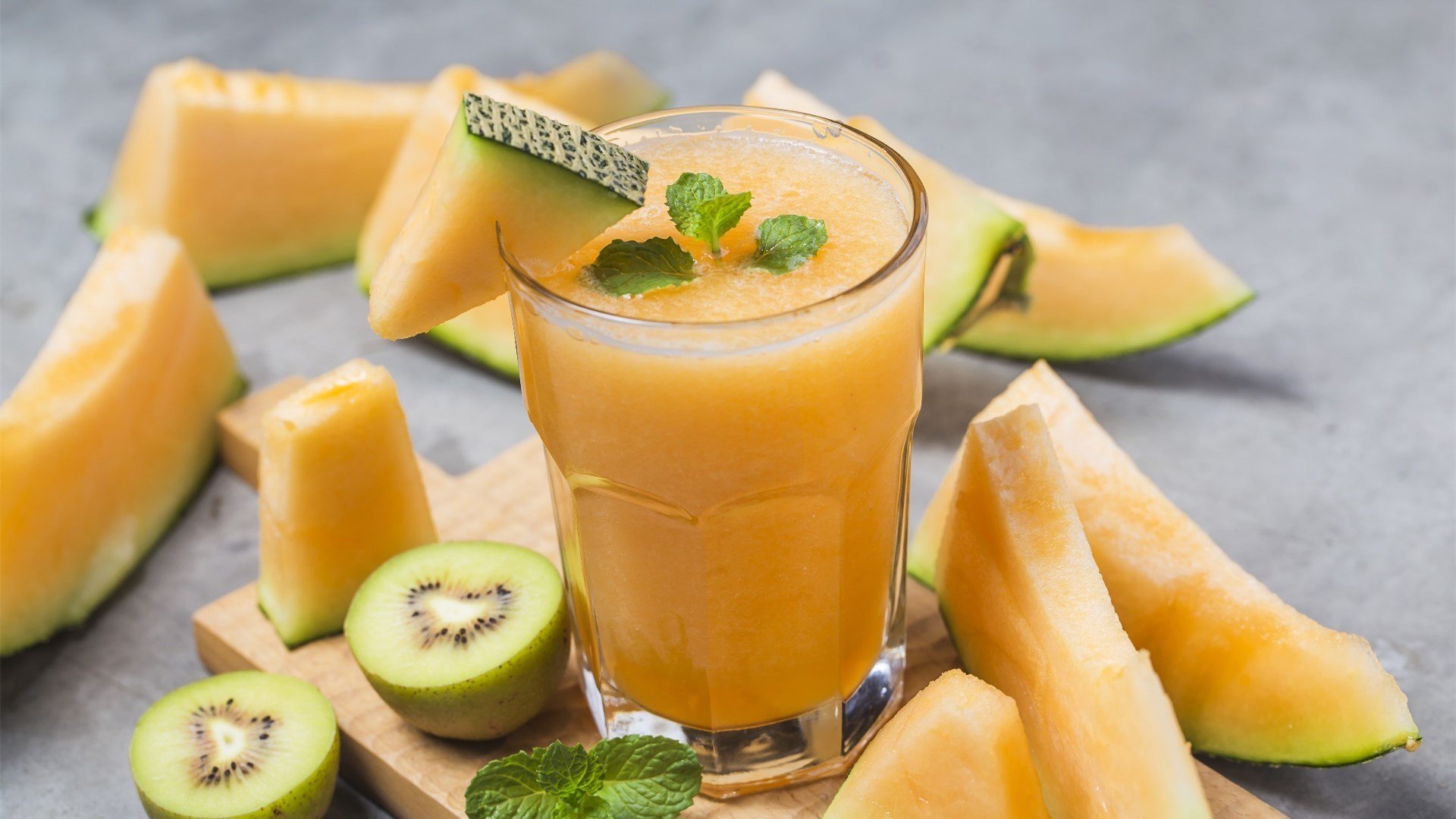 动感水果 哈密瓜 果汁 奇异果