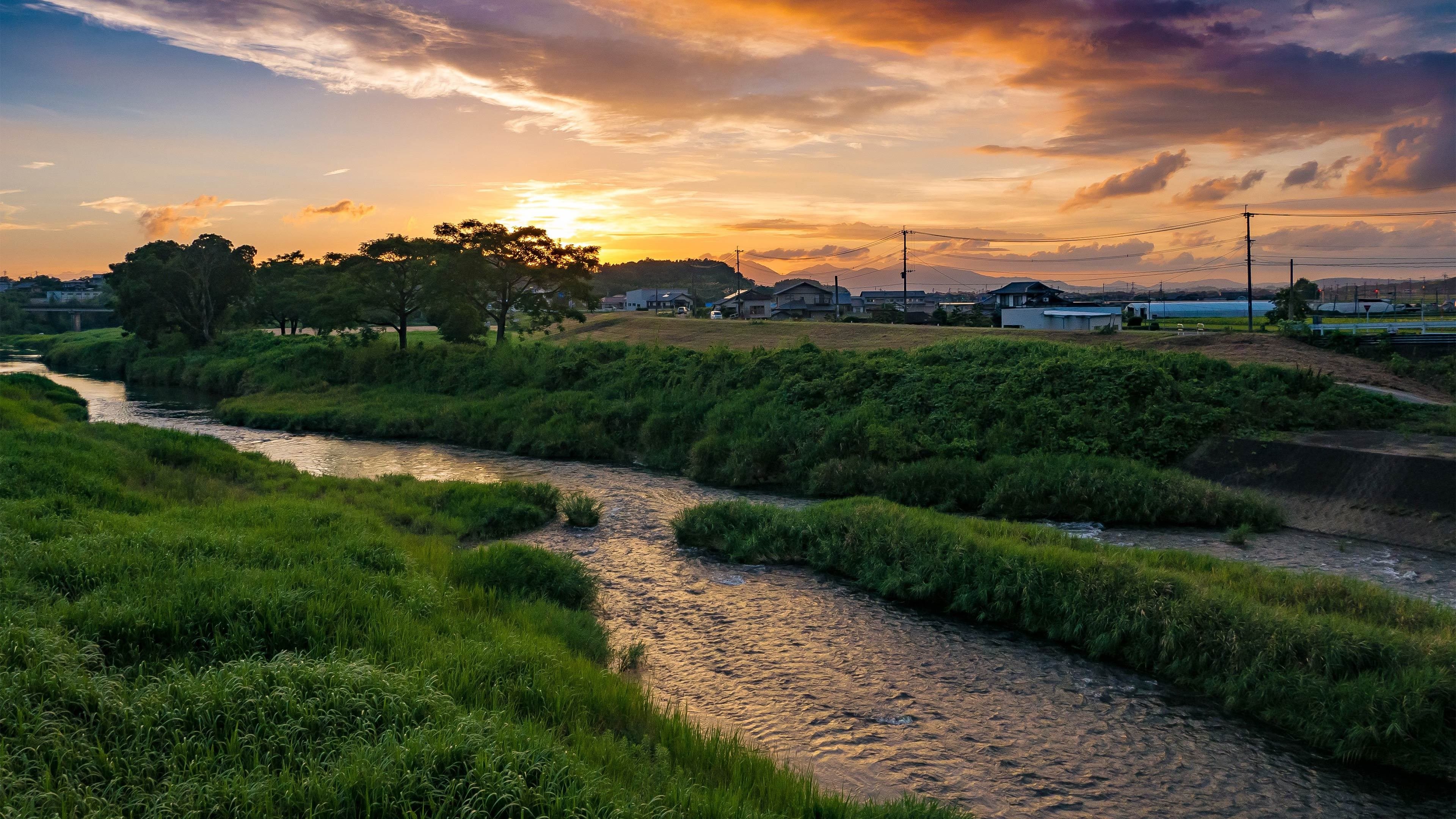 落日余晖 晚霞 小镇 小溪