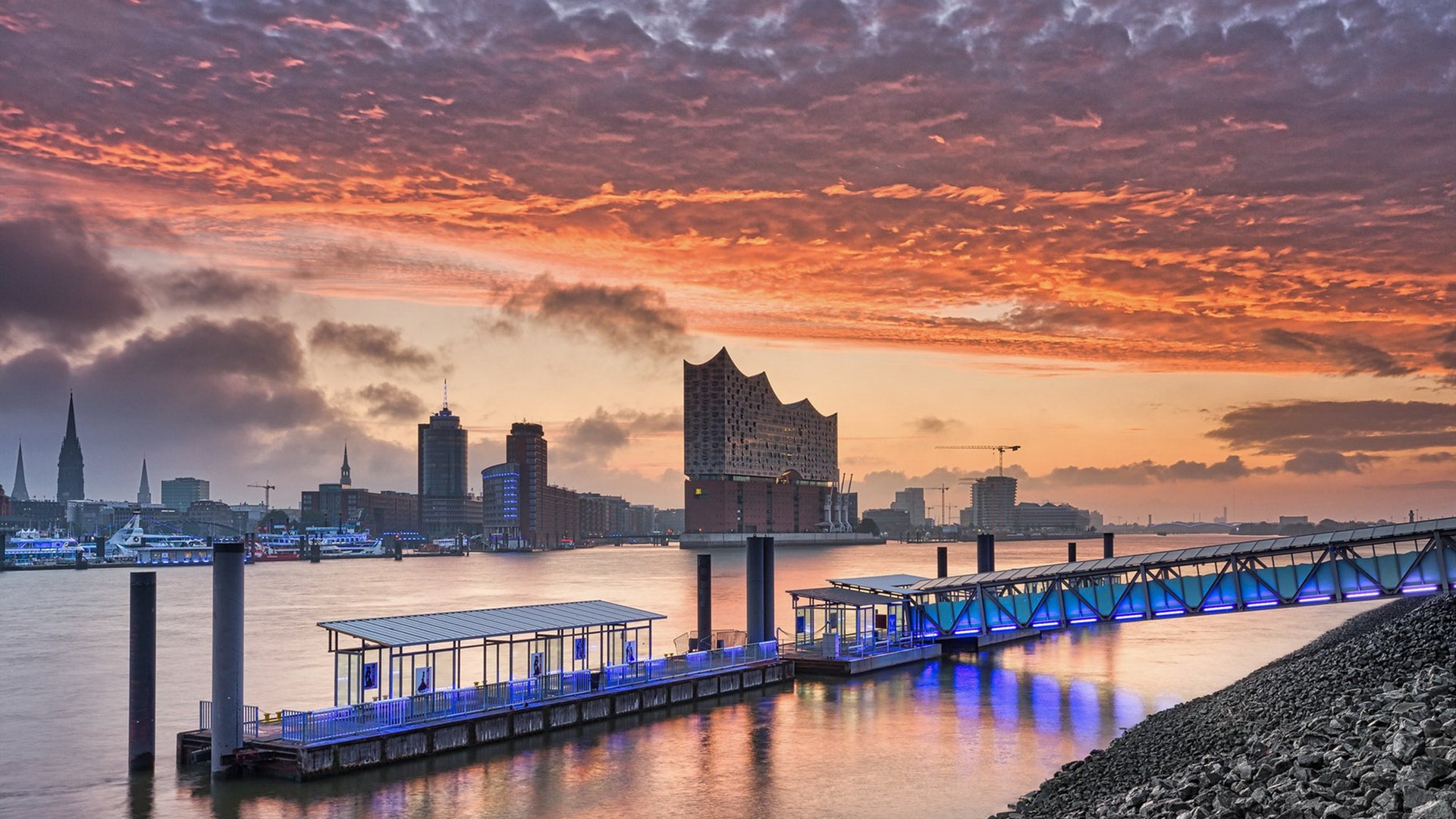 城市夜景 晚霞 海岸 火云